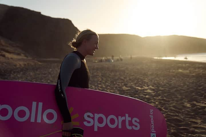 サラ・ショーストレムのインスタグラム：「Still figuring out how to surf! 🤓Did some great progress yesterday thanks for the lessions and the photos @hkindgren 🏄🏼‍♀️」