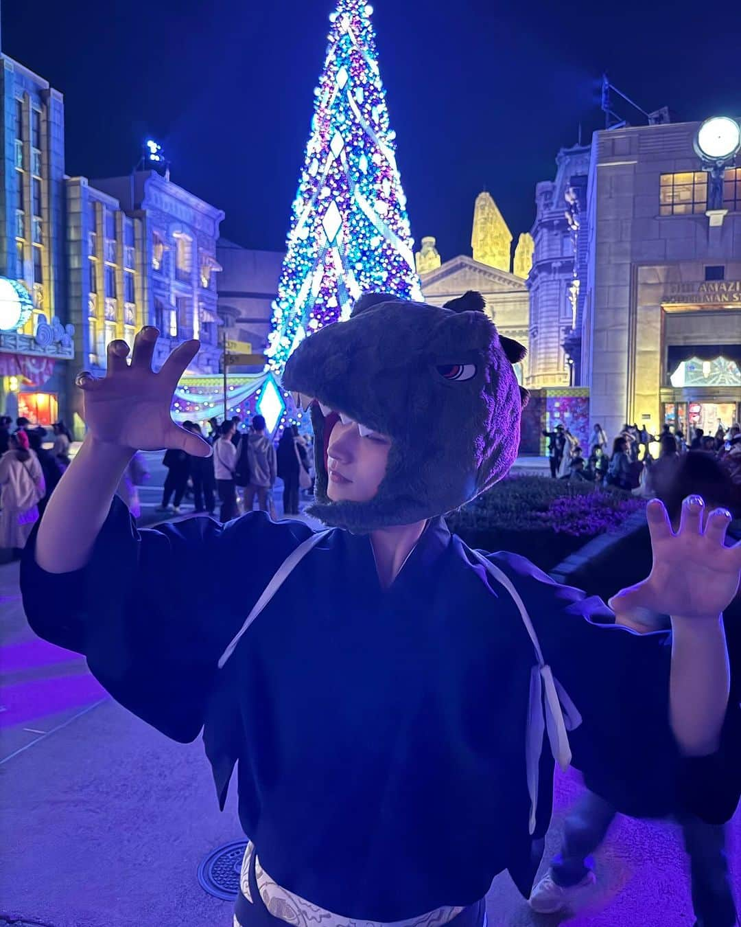 渦-uzuさんのインスタグラム写真 - (渦-uzuInstagram)「着物でユニバ行ってきました👘×🦖 I went to USJ wearing a kimono!!  着物でも難なく乗り物に乗れました！！ぜひ皆様も着物でユニバに行ってみて下さい🙌🏻 Try wearing a kimono and go to USJ🌏  #着物ユニバ #kimonousj」11月23日 19時33分 - uzu_swirl