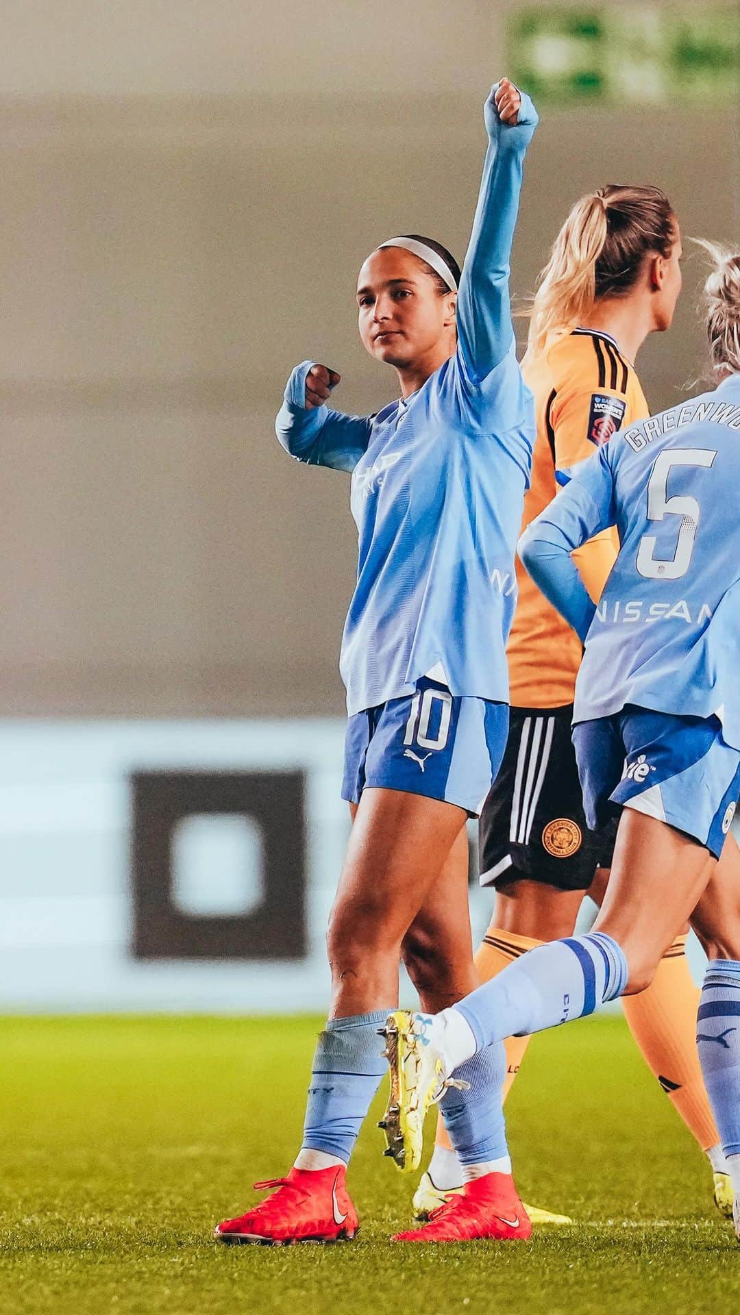 マンチェスター・シティFCのインスタグラム：「A stunning strike from Deyna! 🇻🇪🚀」