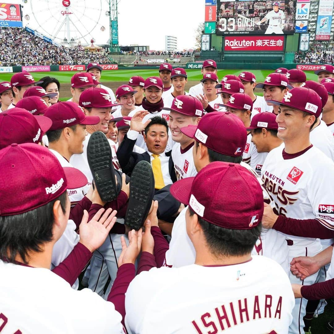 東北楽天ゴールデンイーグルスさんのインスタグラム写真 - (東北楽天ゴールデンイーグルスInstagram)「⚾️  18年間の現役生活お疲れさまでした‼️‼️  #RakutenEagles #楽天イーグルスファン感謝祭2023 #銀次」11月23日 19時42分 - rakuten_eagles