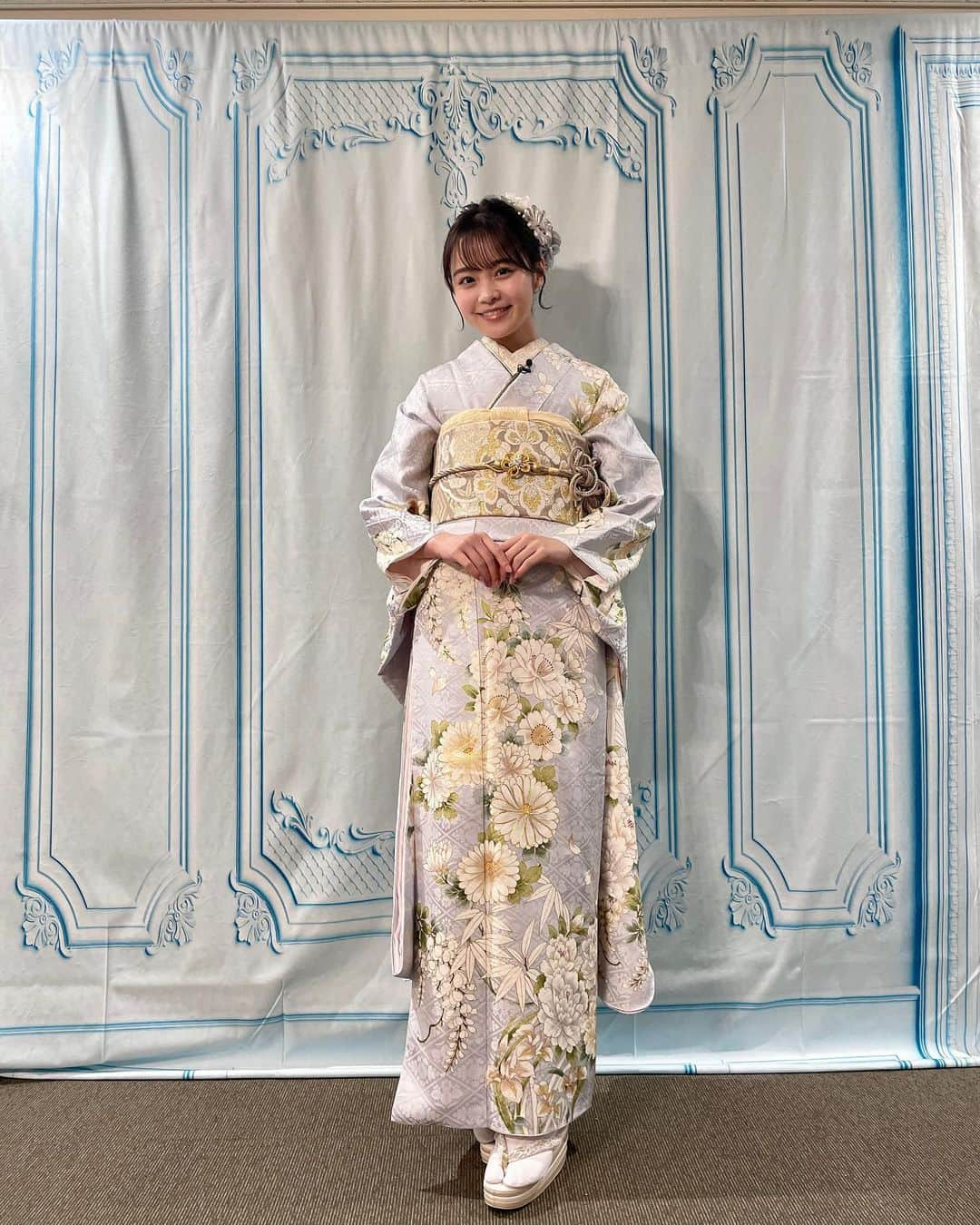 林芽亜里さんのインスタグラム写真 - (林芽亜里Instagram)「🎀 ⁡ ｢TOKYOふりそでコレクション2023｣、インスタライブ ありがとうございました🫶 ⁡ ⁡ 1年ぶりの同じ会場での振袖コレクション、すっごく楽しかったです🤍 ⁡ 振袖を着て写真を撮ることはジョイフル恵利のイベントならではなので今回も素敵な思い出🪄 ⁡ ⁡ 今日のイベントでは ペールトーンの透明感のある振袖、 ブラックのモダンでシックな振袖を着用しました。 ガラリと雰囲気が違うどちらも美しい振袖です🐈‍⬛ ⁡ ⁡ ⁡ ⁡ そしてミキの昴生さん亜生さん、 エルフの荒川さんはるさんとのトークタイムもありました😚 ⁡ 2コンビの掛け合いがとっても面白くて、たくさん笑わせていただきました😂！ お写真も撮って頂きありがとうございます、！！ ⁡ ⁡ 来年もジョイフル恵利のイメージキャラクターを継続させて頂くので振袖でまた色んなところで皆さんにお会い出来るのを楽しみにしています！ ⁡ ⁡ 今日ステージを歩かれた方、ゆっくり休んでくださいね^_^ ⁡ ⁡ #ジョイフル恵利 #TOKYOふりそでコレクション2023 #ミキ の #昴生 さん #亜生 さん #エルフ の #荒川 さん #はる さん #林芽亜里」11月23日 19時41分 - meari__hayashi