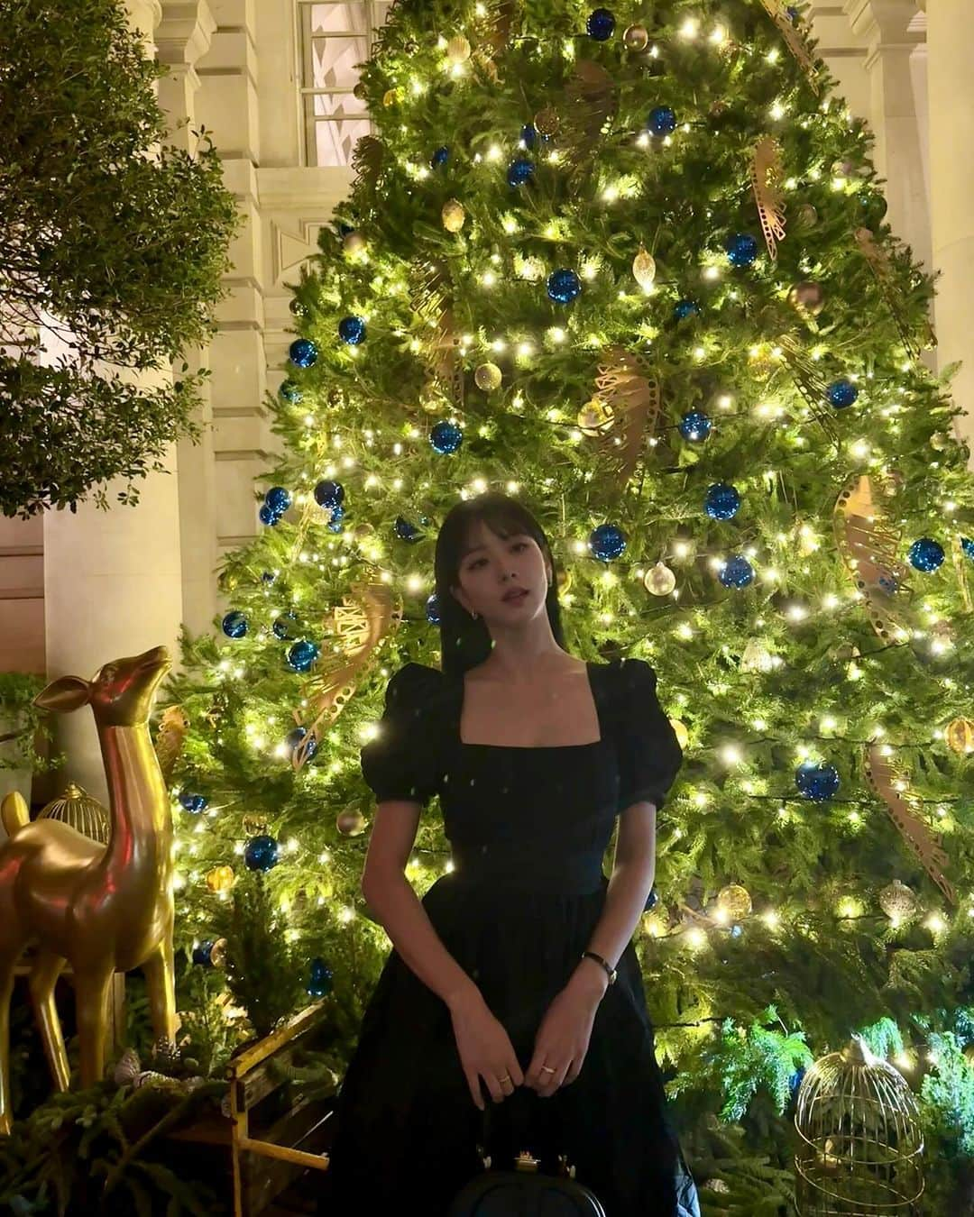 ジスさんのインスタグラム写真 - (ジスInstagram)「With the Christmas tree🎄」11月23日 19時34分 - sooyaaa__