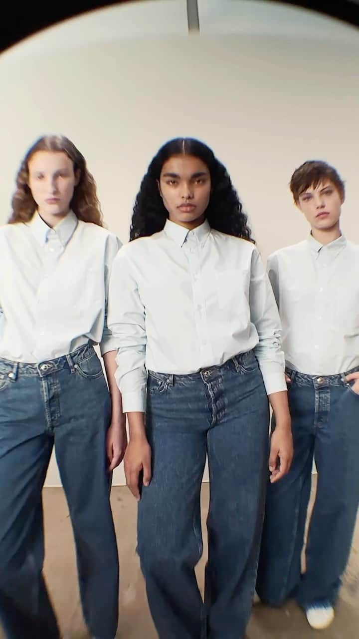 アーペーセーのインスタグラム：「The A.P.C. Elisabeth Jean.  Own the baggy look — size up to accentuate the loose silhouette or keep it relaxed yet fitted at your usual size.   #APCParis #APCdenim」