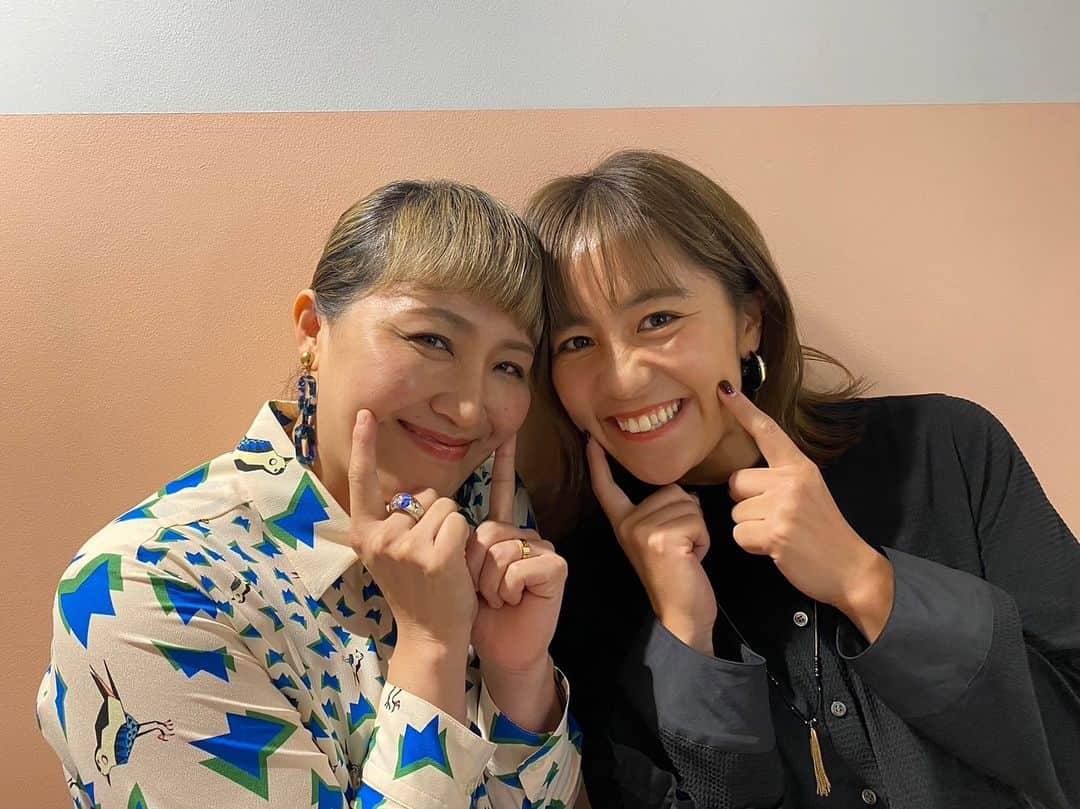 岩渕真奈さんのインスタグラム写真 - (岩渕真奈Instagram)「❤️❤️❤️  かりちゃんとお仕事でしたー⚽️✨  天才的におもしろいけどたまに訳わからないこと言う天然記念物かりちゃん🫶らぶ。笑  またお知らせします🫡  #丸山桂里奈　#岩渕真奈」11月23日 19時36分 - iwabuchi.m_jp