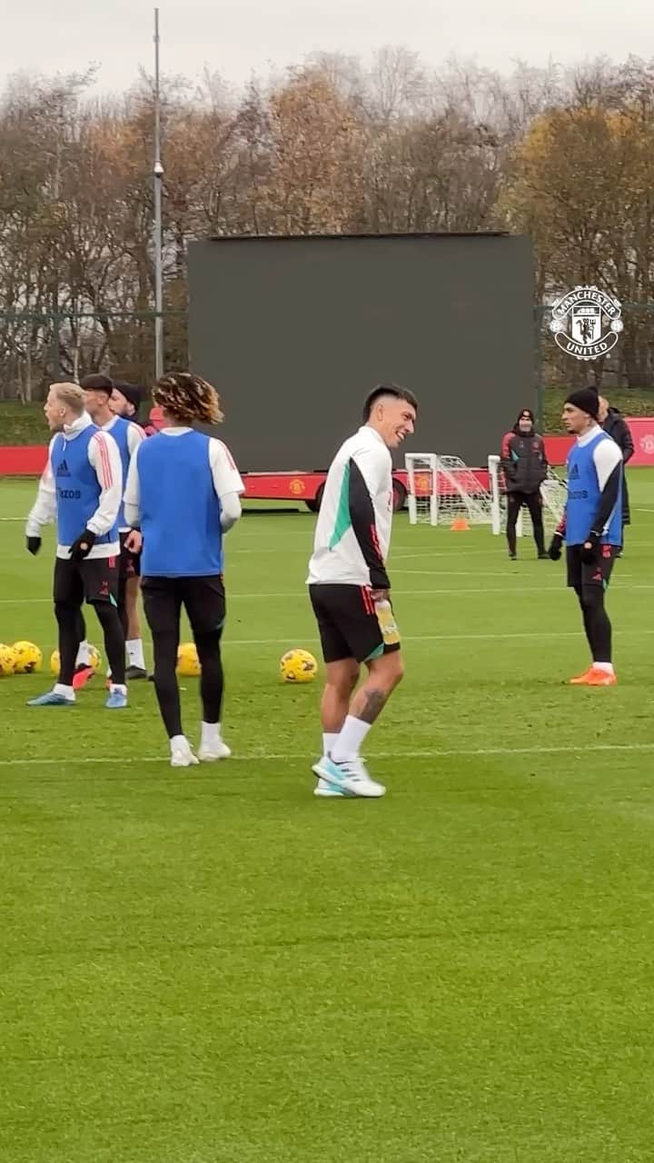 マンチェスター・ユナイテッドのインスタグラム：「Good to see you, Licha 🫡  #MUFC #ManUtd #Martinez」