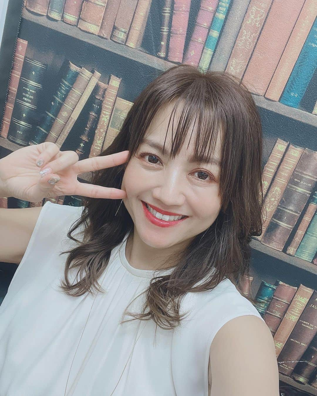 松澤由美のインスタグラム：「Oiiii💜✨  Fui ao show ao vivo da Akane "gênio selvagem". Seu show ao vivo foi adorável.  Fui al espectáculo en directo del "genio salvaje" Akane. Su show en vivo fue encantador.  I went to a live performance by "savage genius" Akane. Her live was wonderful.   昨日はああちゃんライブへ行って来ましたぁ。  ㊙️ゲストでおじゃしましたぁ。  ドキドキ💓でしたぁ♡  ああちゃん かっこよかったよおおお✨  #LosCaballerosdelZodiaco #saintseiya #CaballerosDelZodiaco #KnightsOfTheZodiac #CavaleirosDoZodiaco #LesChevaliersDuZodiaque #Cavalieridellozodiaco  #bandai #聖闘士星矢 #松澤由実 #松澤由美 #yumimatsuzawa #アニソン好きと繋がりたい #松澤由実のアニソンフラッグ #機動戦艦ナデシコ #ゲートキーパーズ #ジバクくん #snow #ラグナロクマスターズ」