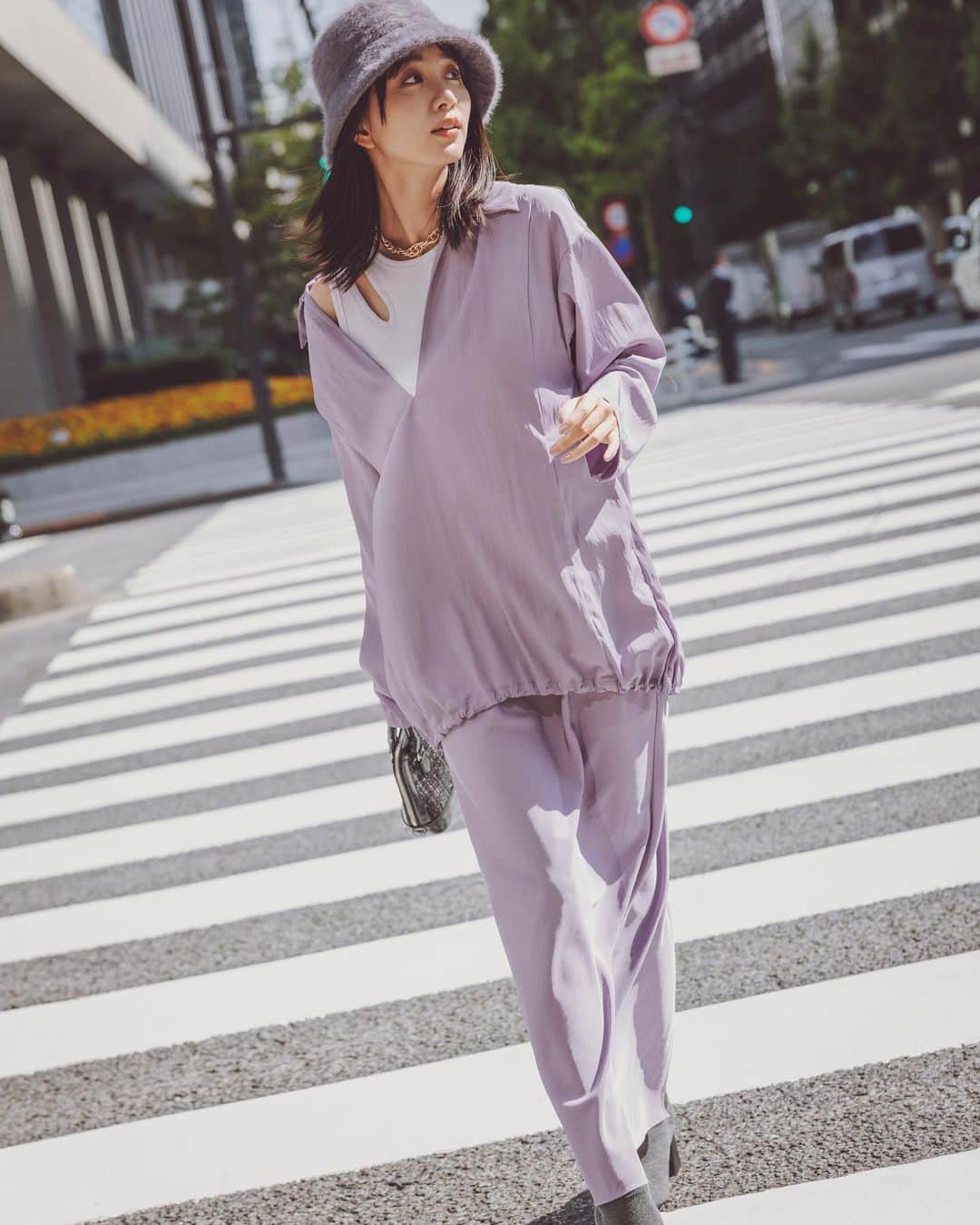 のインスタグラム：「アクティブに出かけたくなる軽やかなとろみ素材 セットアップならコーデに迷わず即オシャレにキマる  ラベンダーをチョイスしてほんのり春を先取り🪻  #cocodeal #ココディール #セットアップ」