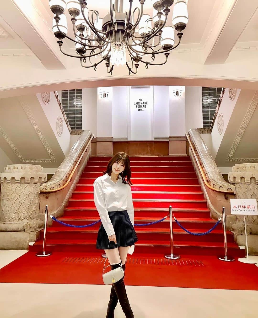 IKUMIさんのインスタグラム写真 - (IKUMIInstagram)「❤️ レッドカーペットの前で❤️  .  #インスタグラマー#広島#呉#尾道#福山#東広島#西条#美脚#ロングブーツ#ニーハイブーツ#ニーハイ#絶対領域#細身#スタイル抜群#スタイル#スレンダー#モデル体型#モデルになりたい#モデルさんと繋がりたい#asiangirls #asianbeauty #asianmodel #japanesemodel #japanesegirl #ミニスカート#ミニスカ#高身長女子#撮影モデル#モデル撮影#撮影依頼募集中」11月23日 19時49分 - miiiino3o