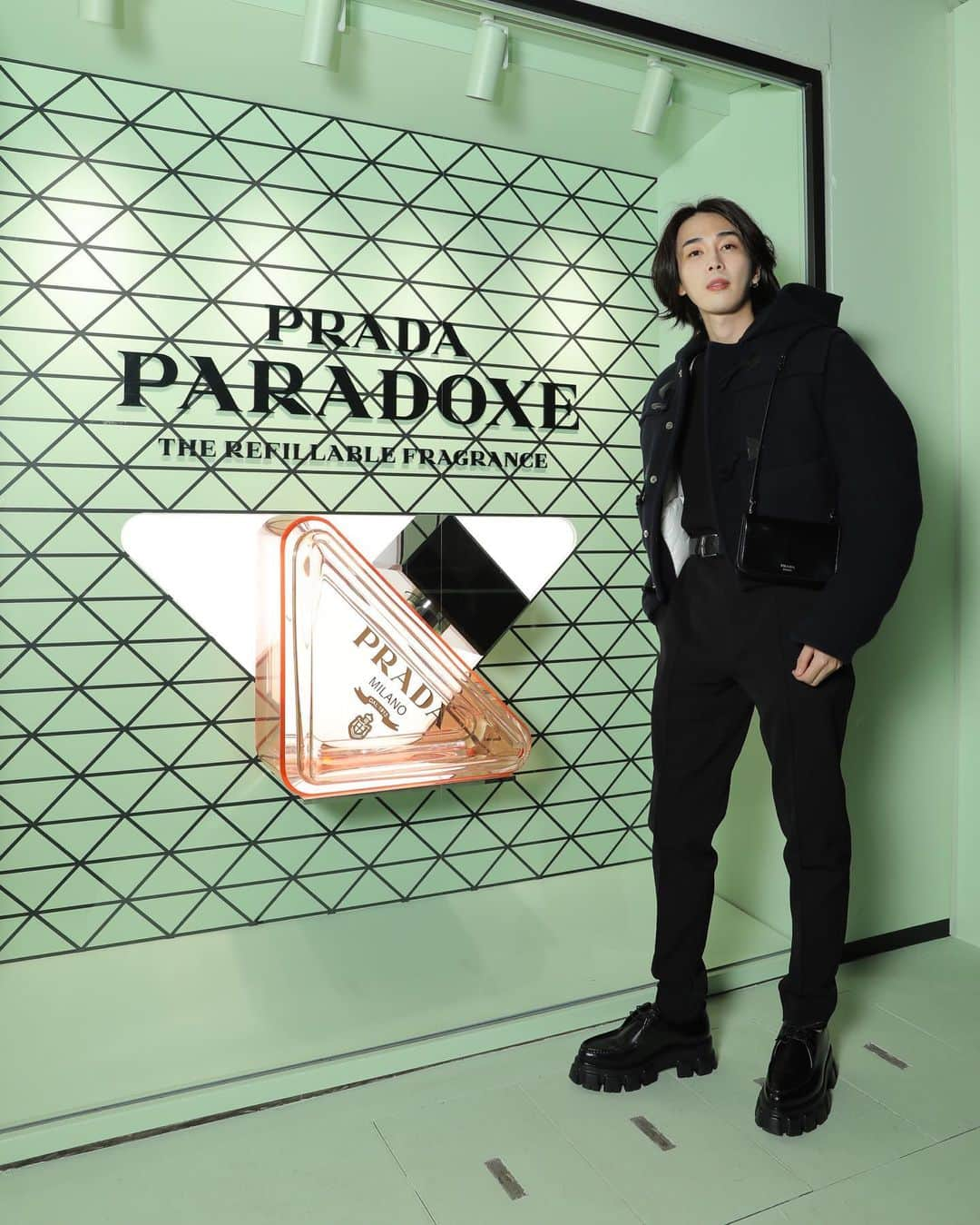 カルマさんのインスタグラム写真 - (カルマInstagram)「ちょっと意外な写真を📸  PRADA BEAUTY TOKYOがオープン🫧  #prada #PradaParadoxe #PradaBeauty #プラダパラドックス #PR」11月23日 19時43分 - karuma3923