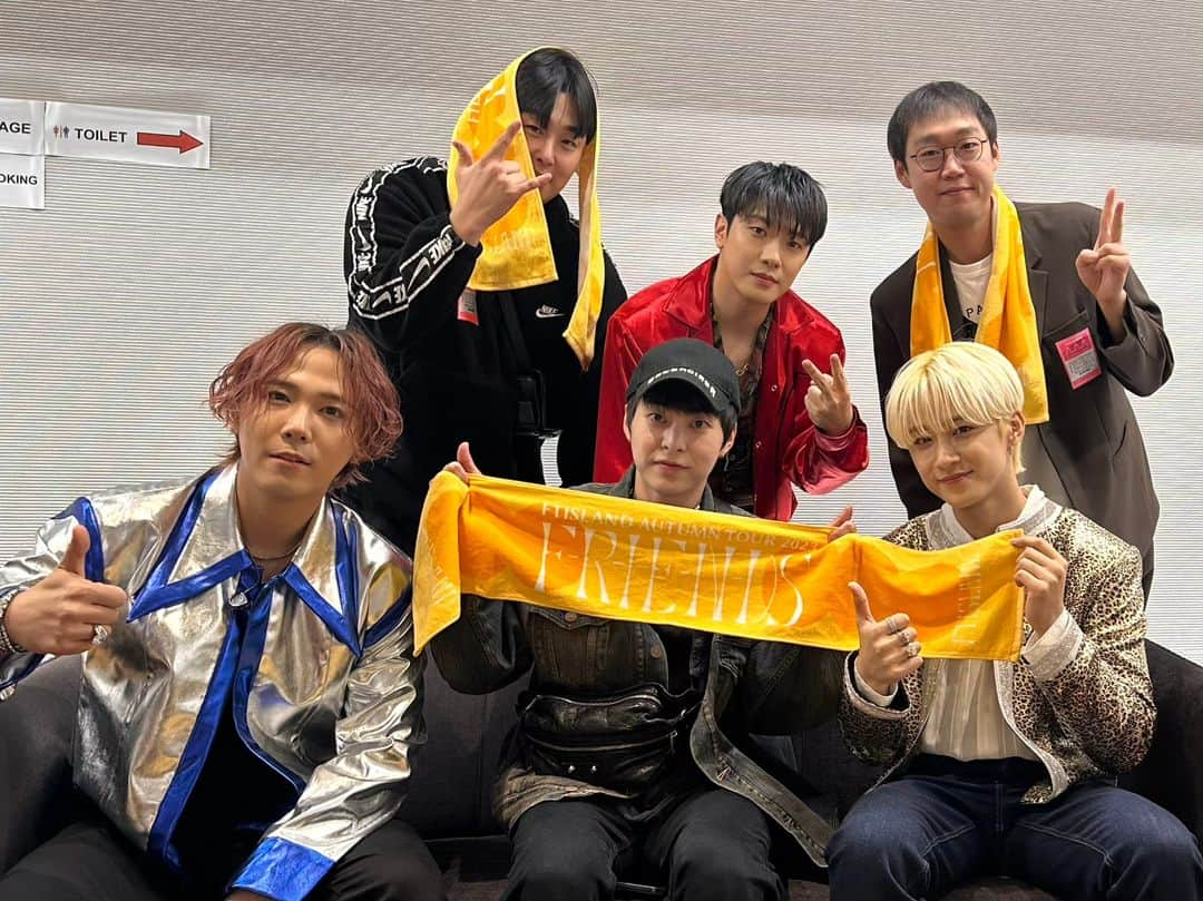 イ・ホンギさんのインスタグラム写真 - (イ・ホンギInstagram)「まじでありがとう ごれからのftislandをたのしみにしてな🤘🤘 ともたちになってくれてありかとう しぬまでいこ はいぼ-るのんでいいゆめみよぉぉ #ftisland」11月23日 19時45分 - skullhong12