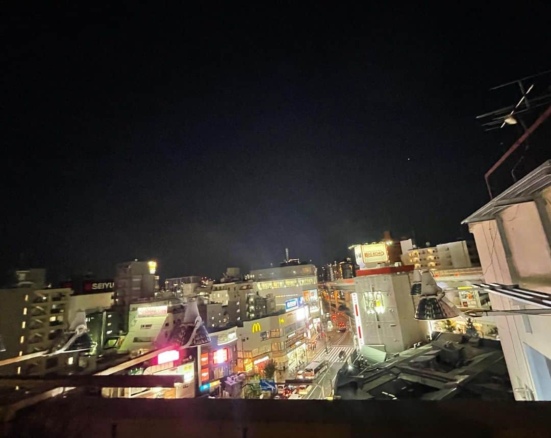 福山理子さんのインスタグラム写真 - (福山理子Instagram)「綺麗な空🌌 陽子ちゃんと、#三軒茶屋 の屋上のカフェで  #abridge」11月23日 19時51分 - rikofukuyama