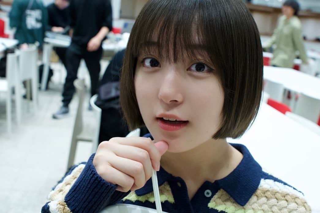 南野巴那のインスタグラム：「今日は春巻きを食べました。 はなを。  📷 @02ayumi1013」