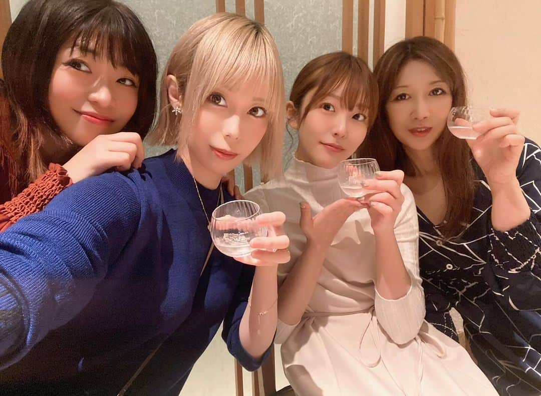 範田紗々のインスタグラム：「涼子さん、ペンちゃん、みーちゃんと日本酒の会🍶💕 おいしいお食事においしいお酒💕 お誘いありがとう🥹 #恵比寿 #酒秀治郎  #伊織涼子 #青空ひかり #川菜美鈴 #日本酒好きな人と繋がりたい」