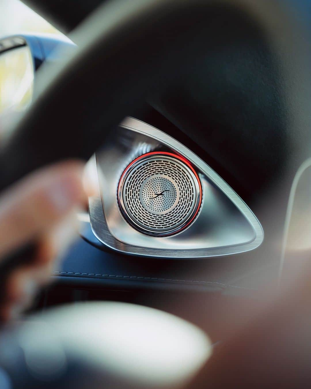 メルセデス・ベンツさんのインスタグラム写真 - (メルセデス・ベンツInstagram)「Roadtrips are revolutionized with Dolby Atmos. Make memories while experiencing your favourite songs on Apple Music like never before.   #MercedesBenz #DolbyAtmos #AppleMusic #RoadTripMusic」11月23日 20時00分 - mercedesbenz