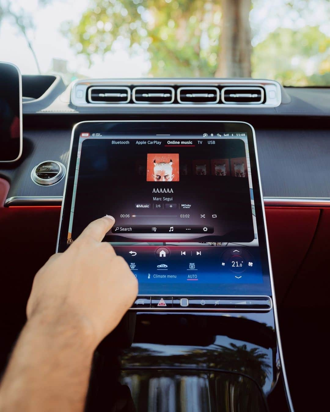 メルセデス・ベンツさんのインスタグラム写真 - (メルセデス・ベンツInstagram)「Roadtrips are revolutionized with Dolby Atmos. Make memories while experiencing your favourite songs on Apple Music like never before.   #MercedesBenz #DolbyAtmos #AppleMusic #RoadTripMusic」11月23日 20時00分 - mercedesbenz