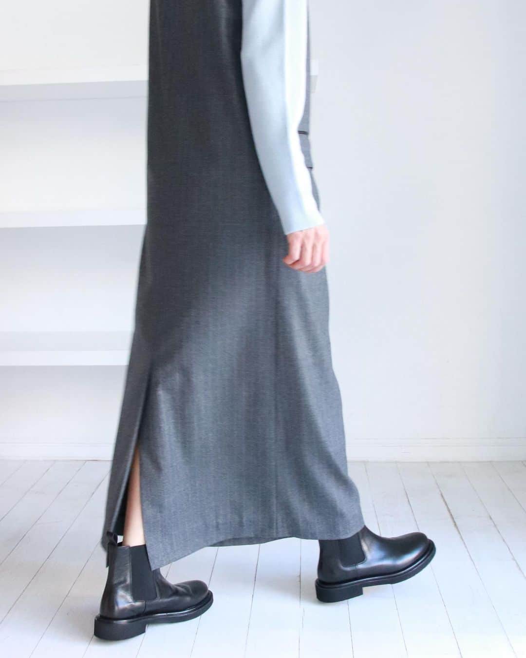 GALERIE VIEのインスタグラム：「. ⁡ ⁡ Now in stock. ⁡ ⁡ One piece / GALERIE VIE 23-06-34-06309 ¥49,500 ⁡ Pants / GALERIE VIE 23-04-34-04309 ¥30,800 ⁡ ⁡ #galerievie #ギャルリーヴィー  #tomorrowland #トゥモローランド #tomorrowland_jp  #fall #winter」