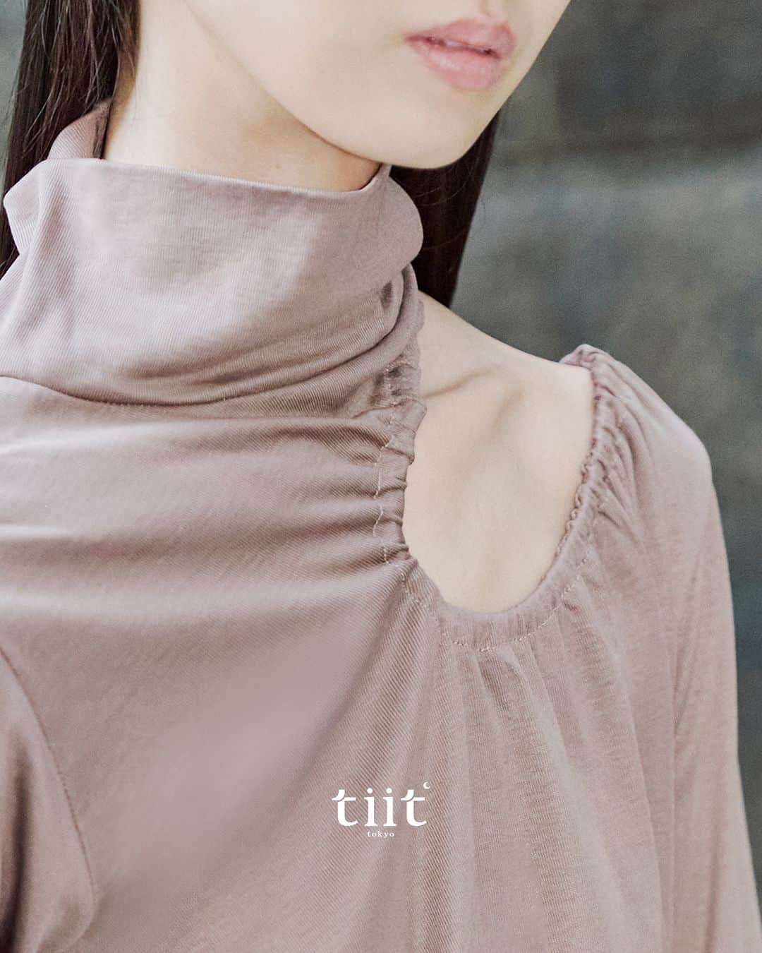 tiit tokyoのインスタグラム：「2023 fall winter collection flocky long tops / beige  #tiittokyo #AW23」