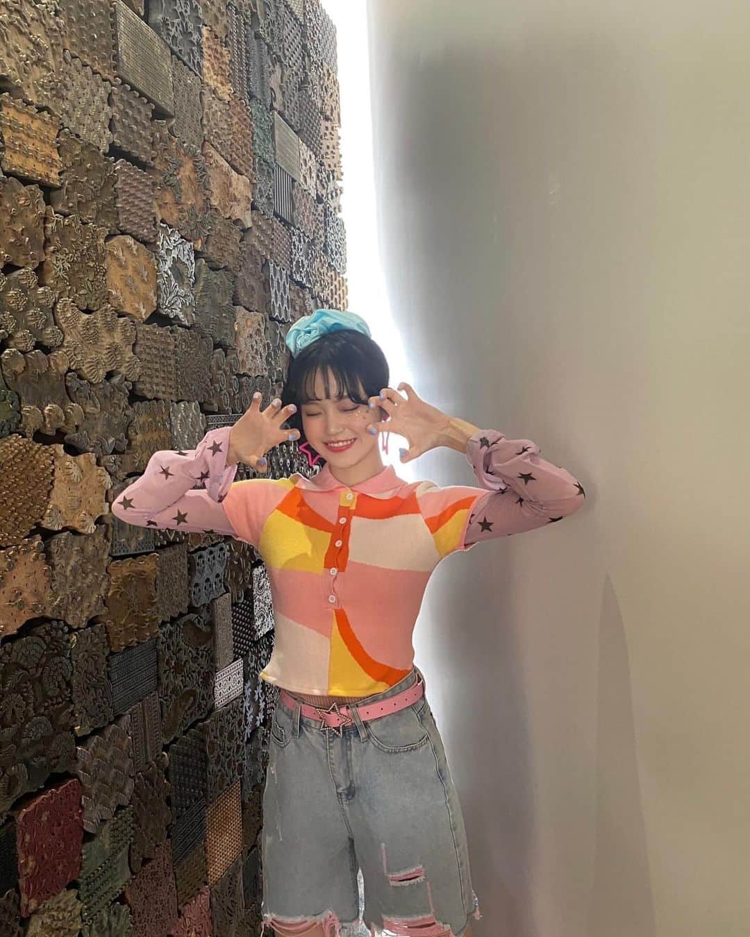 のインスタグラム：「🌟F.A.F.O MV オフショット🌟  みんなF.A.F.OのMVみてくれたー？？レトロな感じでめっちゃ可愛くてそよもずっとみてる笑 みんなたくさん聴いて観てねん！   By SOYO  #FAFO #onefive_SOYO #onefive」