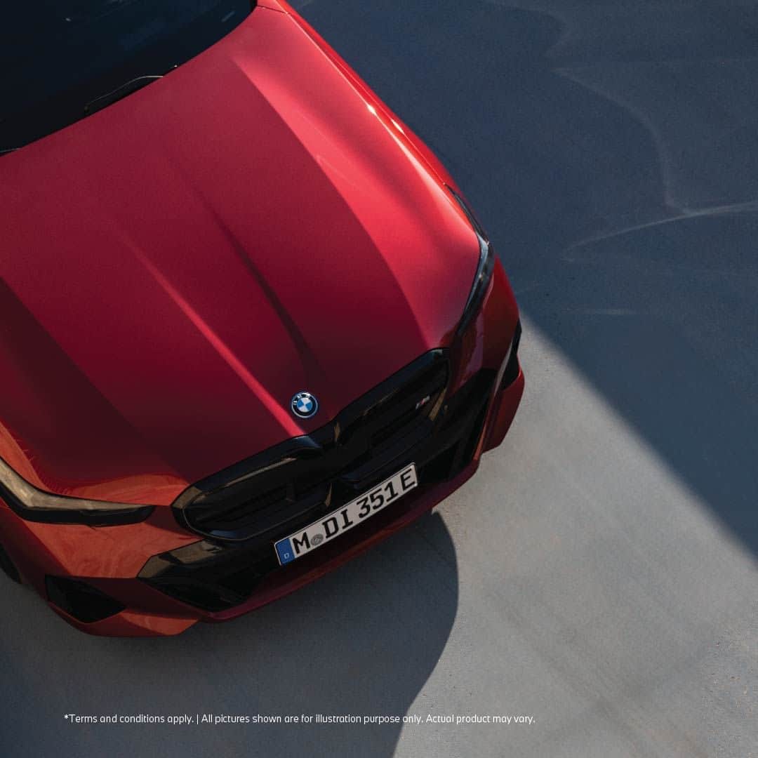 BMW Thailandさんのインスタグラム写真 - (BMW ThailandInstagram)「เร่งเร้าสู่วันหน้าได้อีกขั้นกับ THE FIRST-EVER BMW i5 M60 xDrive ยนตรกรรมไฟฟ้า 100% ในฉบับ M ที่โดดเด่นด้วยขอบกระจังหน้าเรืองแสงแบบ Iconic Glow ดีไซน์ของกระจกข้างและสปอยเลอร์หลัง ซึ่งผลิตจากวัสดุสุดล้ำอย่างคาร์บอนไฟเบอร์ พร้อมความสปอร์ตถึงขีดสุด ด้วยพลังแรงสูงสุด 601 แรงม้า เพื่อให้คุณพุ่งสู่อนาคตได้เต็มที่  #BMW #BMWTH #JOYisBMW #สุนทรียภาพแห่งการขับขี่ #BMWBEYONDELECTRIC #100PERCENTELECTRIC #THEJOYOFMOVINGFORWARD #THEFIRSTEVERBMWi5」11月23日 20時00分 - bmwthailand
