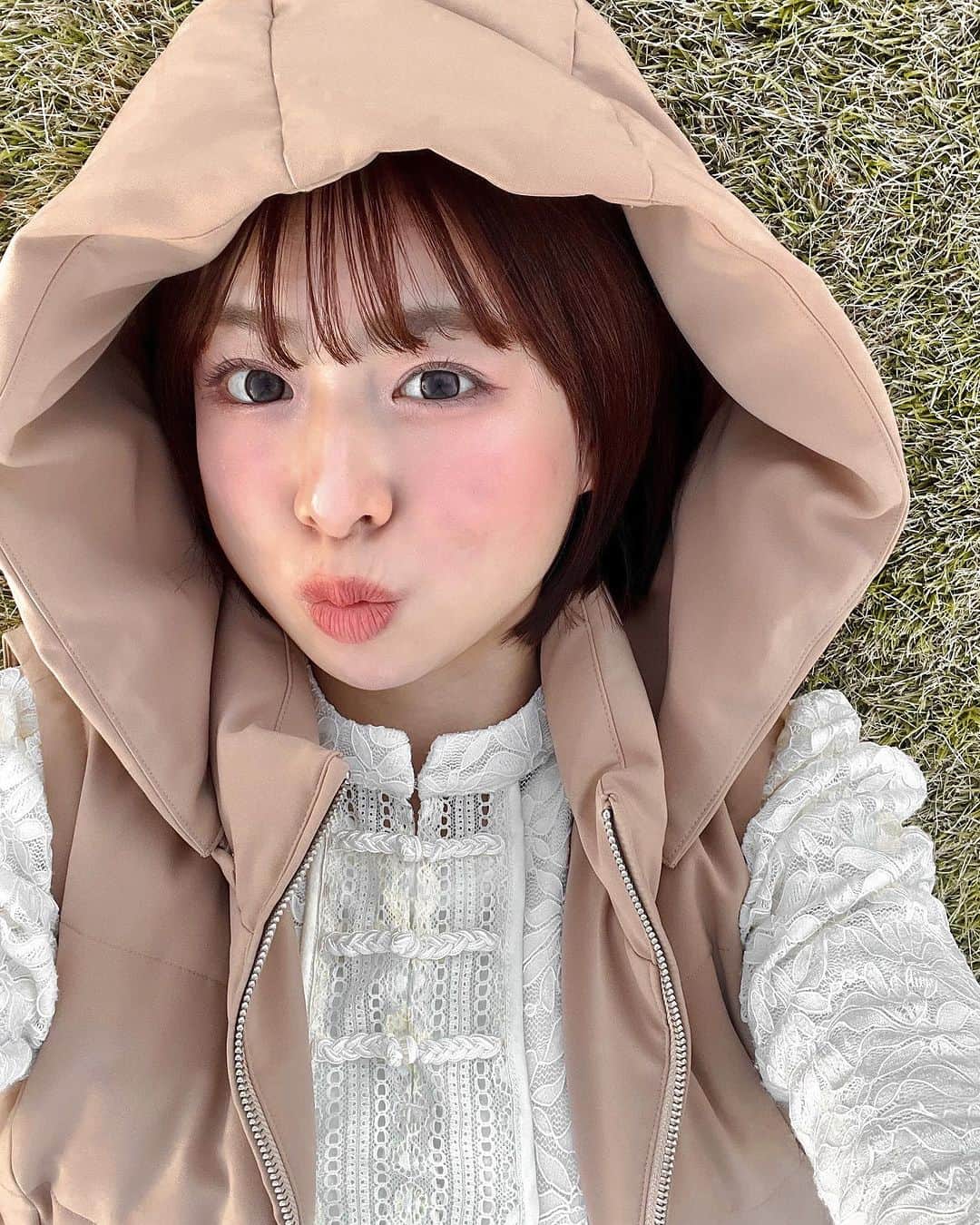 鈴木泉帆さんのインスタグラム写真 - (鈴木泉帆Instagram)「最近ダウンベストにはまっております🧸 着回しやすいしあったかいし最高✊🏻  ちなみにこの日は紅葉を見にいったのですが、なんとまだ色づいていませんでした、、 この秋は暖かくて過ごしやすかったけど、その分紅葉はゆっくりめだったみたい🥲」11月23日 20時01分 - mizuho__suzuki