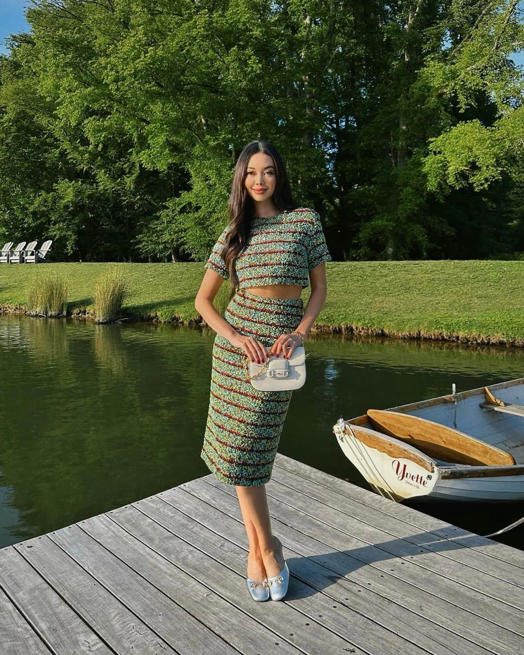 タラ・ミルクティーのインスタグラム：「‘Tis the season. The season is @gucci. 🦢 #GucciGift ad」