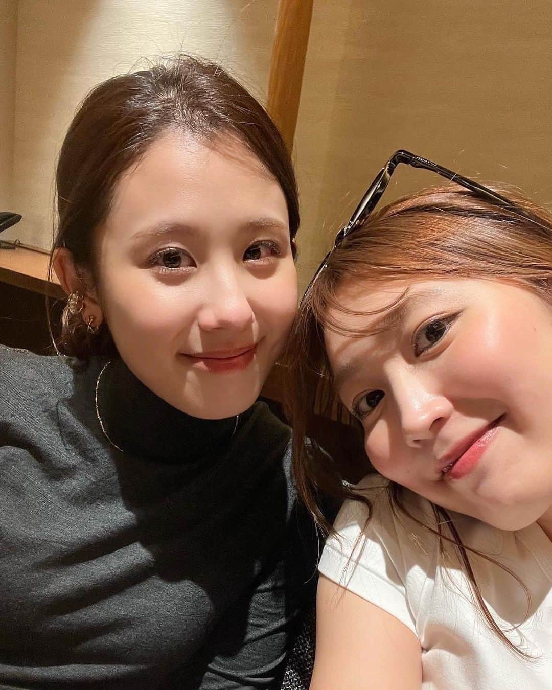 高階亜理沙さんのインスタグラム写真 - (高階亜理沙Instagram)「京都女子旅🚅🍁 📍ホテルオークラ岡崎別邸  お部屋からの景色も綺麗で最高だった！ 有名どころの観光地からはどこも近くてアクセスも◎ 朝食も楽しみにしてたんだけどとっても良かったな~ 追加でオークラ名物フレンチトーストも🍯 ふわっふわっで美味しかったぁ スイートルーム限定で インルームモーニングも可能だったから お部屋でのんびり食べたヨ🫶🏻 お姫様になった気分👸 毎日朝これが出てきたらいいのにーーー  1.ホテルのエントランスで🏩 2.お部屋からの眺め 3.お部屋のリビング 4.ふかふかベッド🛌 5.お部屋のソファーでパシャリ🛋 6.7.朝ごはん 8.チェックアウト👋  #京都#京都旅行#女子旅#国内旅行#kyoto#japan」11月23日 20時15分 - arisa_takashina