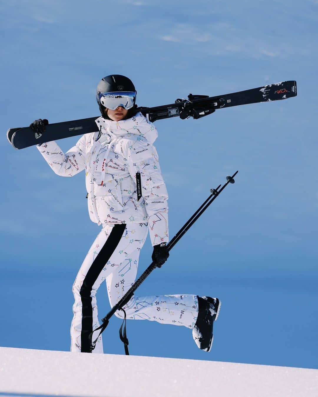 ロシニョールのインスタグラム：「Explore the universe in comfort and style this winter. ❄️✨  Let your imagination take you to the stars with MOONTAIN, the latest collaboration between @Rossignol x @jcdecastelbajac! Colorful, warm and lightweight pieces that would bring a new cosmic energy to your winter style.   Available now in stores or at rossignol.com  #Anotherbestday #winter 📸 @goldiewilliams_」