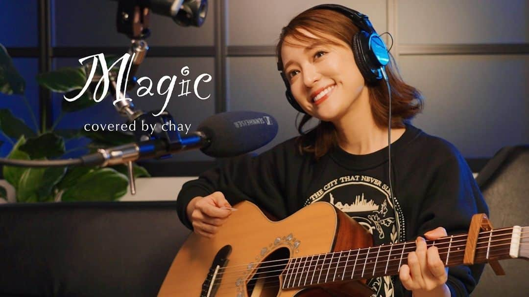 chayのインスタグラム：「YouTube更新しました🤍編集なし、ワンカットでMrs. GREEN APPLEさん「Magic」の弾き語りにトライ🎤 想像以上に難しかったー😳‼️  歌って欲しい曲、YouTubeのコメントで教えてね☺️  #mrsgreenapple  #magic #guitar #弾き語り」