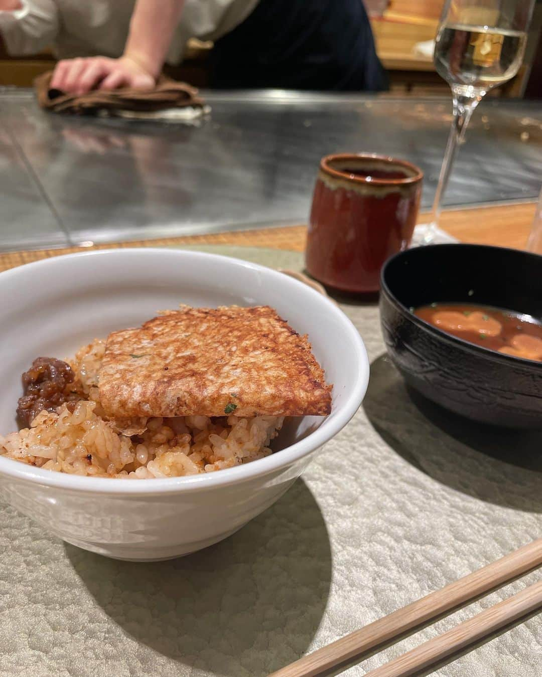 指出瑞貴さんのインスタグラム写真 - (指出瑞貴Instagram)「🍁❤️Dinner with my sister. 妹とディナー🍽️  普段話す時間もあまりないので、素敵な空間で美味しいお料理とともにゆっくり過ごせました☺️  全部美味しかったけど、 肉寿司と、マッシュルームスープが特に美味しかった♡ ご丁寧なスタッフの方々で、 良き時間を過ごせました。ありがとうございました❤️❤️  PR @shiroya_ginzatei_official #銀座ディナー #誕生日ディナー #東京グルメ #鉄板焼き　 #teppanyaki #wagyu #しろや銀座亭 #銀座グルメ」11月23日 20時14分 - sashidemizuki