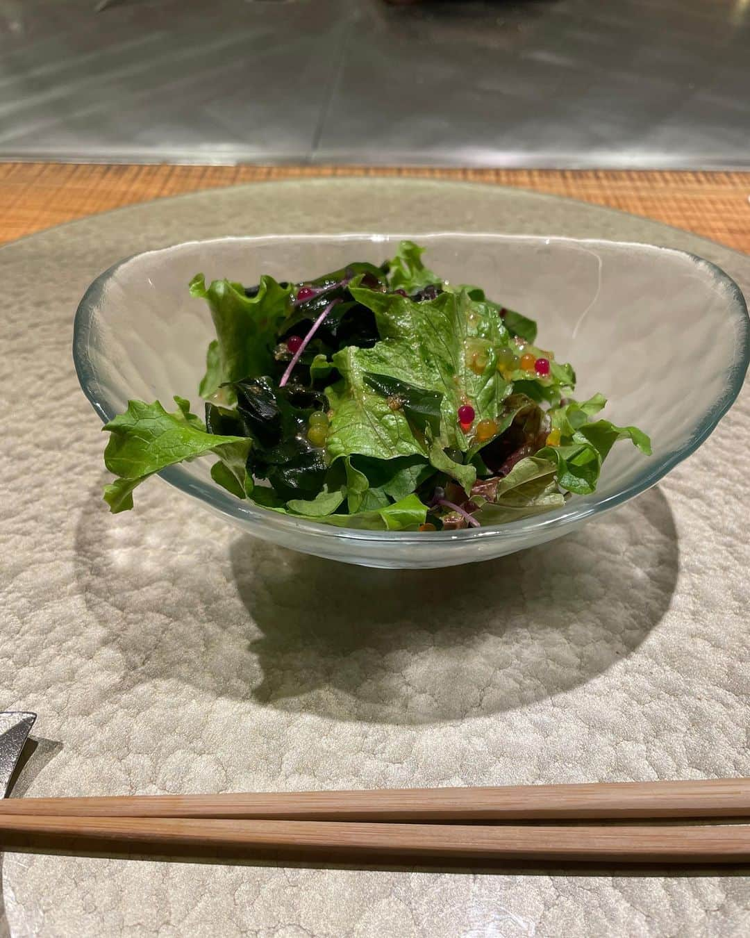 指出瑞貴さんのインスタグラム写真 - (指出瑞貴Instagram)「🍁❤️Dinner with my sister. 妹とディナー🍽️  普段話す時間もあまりないので、素敵な空間で美味しいお料理とともにゆっくり過ごせました☺️  全部美味しかったけど、 肉寿司と、マッシュルームスープが特に美味しかった♡ ご丁寧なスタッフの方々で、 良き時間を過ごせました。ありがとうございました❤️❤️  PR @shiroya_ginzatei_official #銀座ディナー #誕生日ディナー #東京グルメ #鉄板焼き　 #teppanyaki #wagyu #しろや銀座亭 #銀座グルメ」11月23日 20時14分 - sashidemizuki