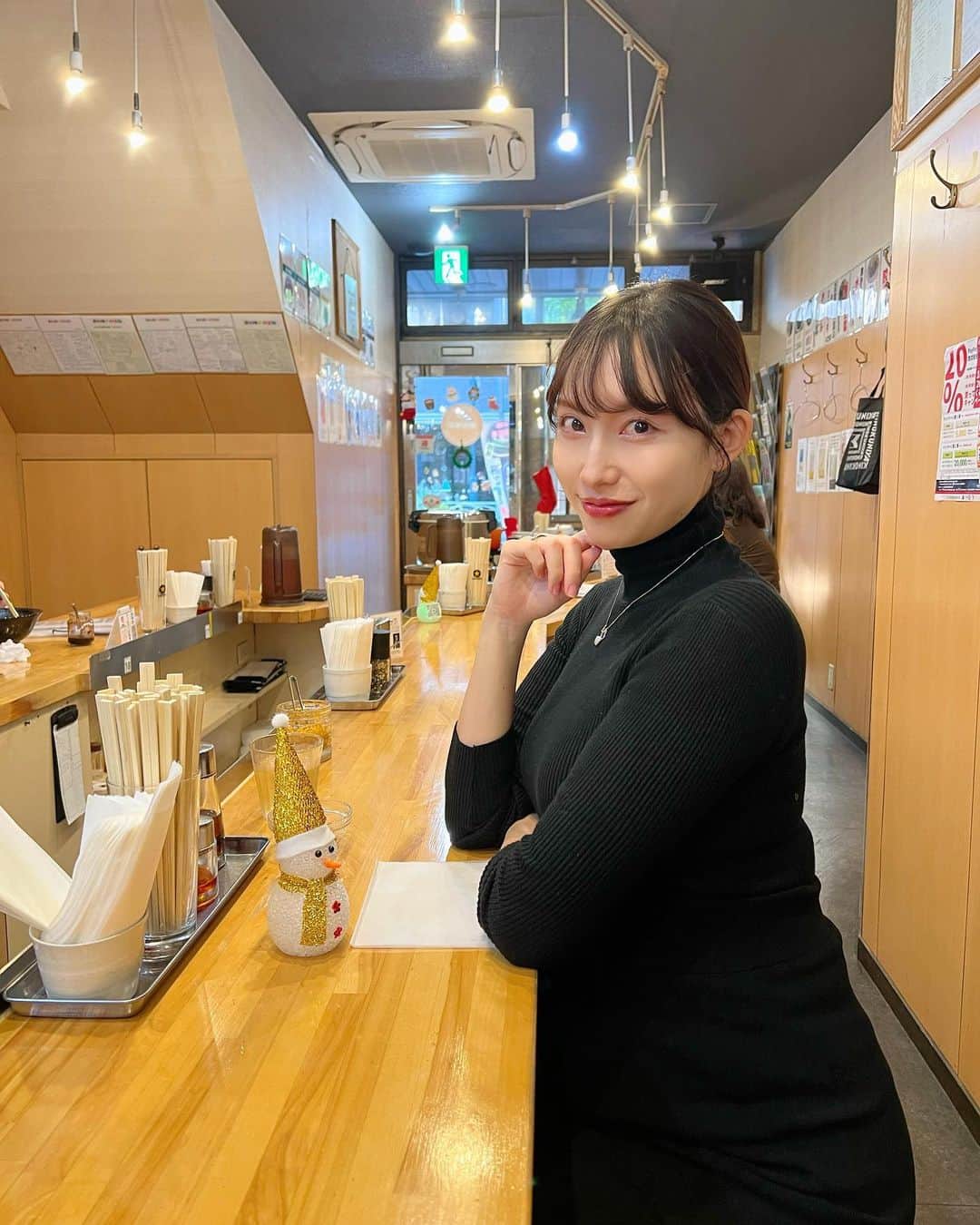中島亜莉沙さんのインスタグラム写真 - (中島亜莉沙Instagram)「レブロンの新作アイシャドウを使って パープルピンクメイクしてみた💜  細かいシルバーラメがすごく綺麗で 冬メイクにぴったりだった❄️ ブルベにおすすめのパレット！ @revlonjapan 005 ダスティ モーヴ  きちんとメイクして向かった先は... ラーメン屋さん！笑 ゆず坦々麺おいしかったなあ。  #メイク投稿かと思いきやグルメ投稿  #冬メイク #新作アイシャドウ #パープルメイク #ピンクメイク #シルバーラメ #メイク #レブロン #ダスティモーヴ  #瀬佐味亭 #ラーメン #ゆず坦々麺 #妊娠後期の過ごし方」11月23日 20時19分 - arisan_days