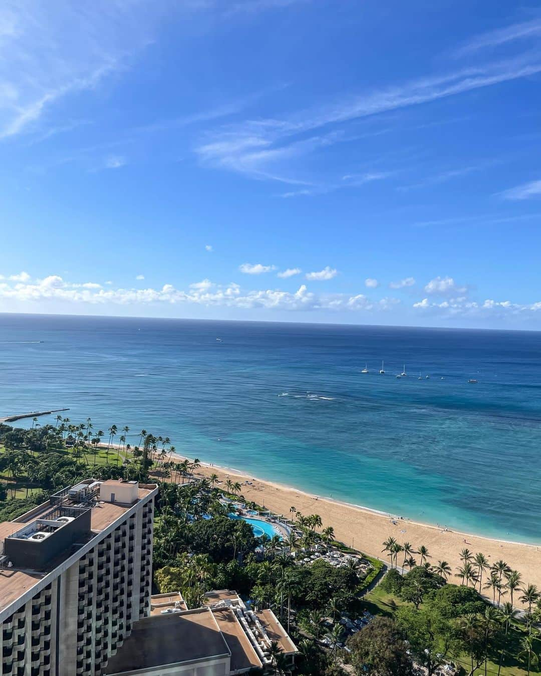 瀬口かなさんのインスタグラム写真 - (瀬口かなInstagram)「久しぶりのハワイ🏝️ 4年ぶりの海外🥹 パスポートも更新した〜笑 ⁡ 今回はベタに観光地に行ったり、新しくできたスーパーやお店に行ってみたり。 ハワイは物価も上がって、前と比べて電気自動車が多く走ってたり、変化はいろいろとあったな！ ⁡ やっぱり暖かいとこ行くと元気でる！ また行けるように頑張ろう😭✨ ⁡ #hawaii #ハワイ #ハワイ旅行 #ハワイ情報 #ハワイ生活 #ハワイ好き #カカアコ #日立の樹 #ワイキキ #kakaako #waikiki」11月23日 20時20分 - seguchikana