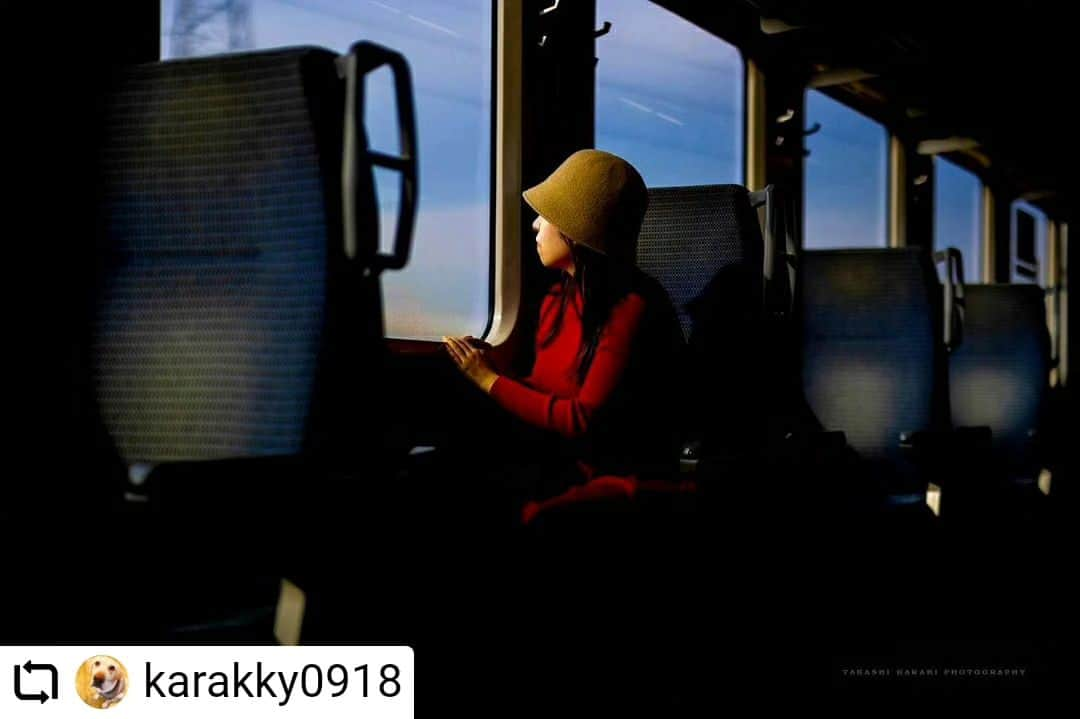 宮城県観光課さんのインスタグラム写真 - (宮城県観光課Instagram)「#Repost @karakky0918 with @let.repost  • • • • • • • ガイド＆スタッフとして参加したフォトウォーク企画「仙台・宮城観光キャンペーン推進協議会 × 東京カメラ部『#みやぎ鉄道たび』」。 JR東日本企画さん、宮城県さんの全面協力ということもあり、特別な撮影プログラムが満載。 こちらJR石巻線では、電車・汽車の車内やホームを活用したこんな撮影機会が設けられました。何とも贅沢。 普段は撮ることのできない貴重な被写体、そしてロケーション。 参加者の皆さんもいい方ばかりで、熱心に、楽しそうに、こんなスペシャルなひと時を満喫しておられました。 • 苦戦が続く地方のローカル線。 利用促進の意味も兼ねたこのような提案を理解いただき、そして実行いただいたJR東日本企画の皆様、宮城県の皆様には心より感謝いたします。 このツアーが先駆けとなり、新たな活用法としての価値、ヒントとして注目され、今後大きく広がっていくことを願うばかりです。 • 次回は冬に開催予定。 定員に限りがあるので、募集開始の際はお早めにお申し込みください。 • •  thanks @miyagi_pref_kankou  ・ ・ #宮城観光プロモーション推進室 #JR東日本 #石巻線　 #宮城県 #みやぎ鉄道たび」11月23日 20時20分 - miyagi_pref_kankou