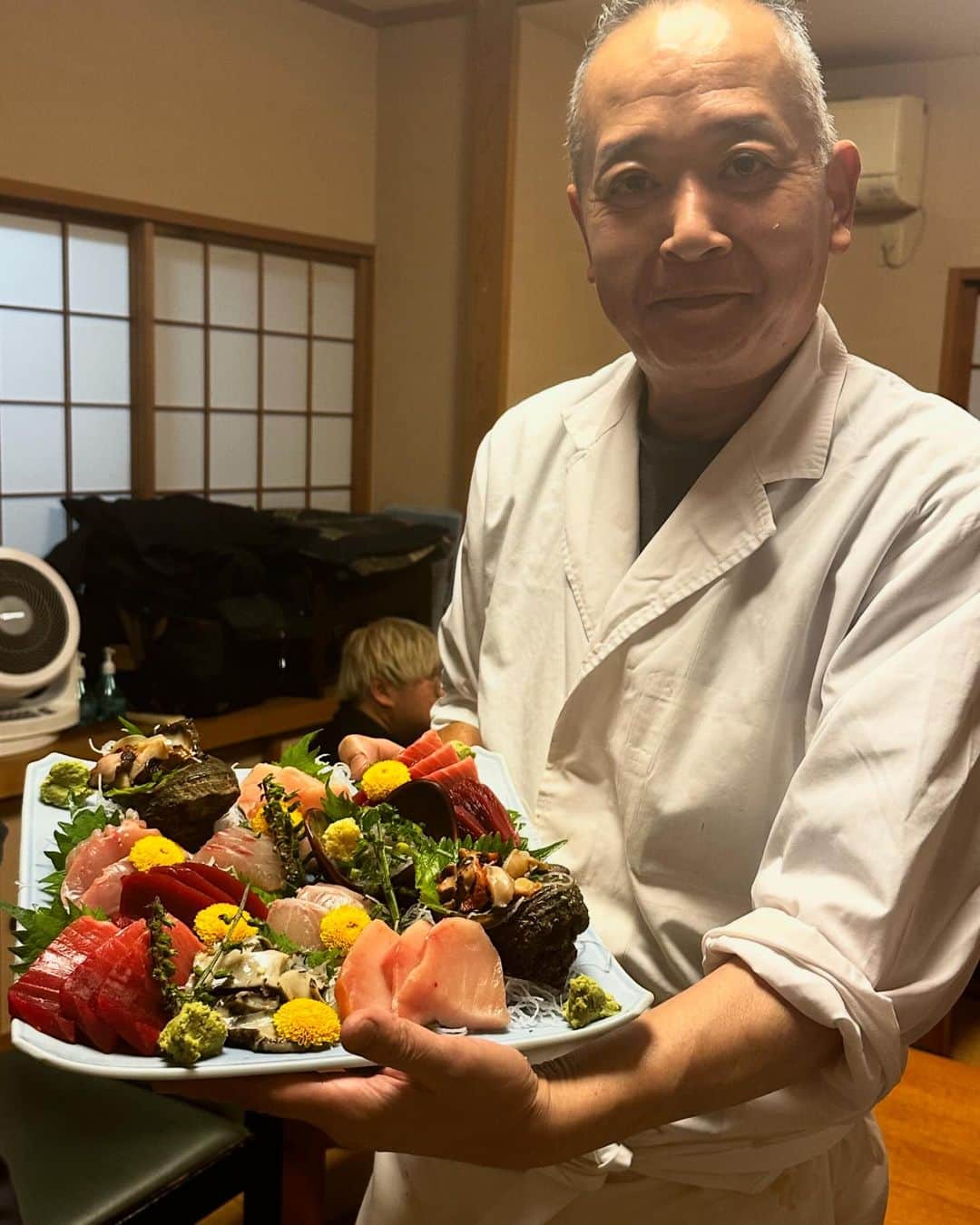 ハチミツ二郎さんのインスタグラム写真 - (ハチミツ二郎Instagram)「三崎港 海舟は二郎会の会合場所のひとつ。 まぐろ料理。 全部美味い。メチャクチャ美味い。  #三崎港 #seafood #まぐろ #tuna」11月23日 20時21分 - jirohachimitsu