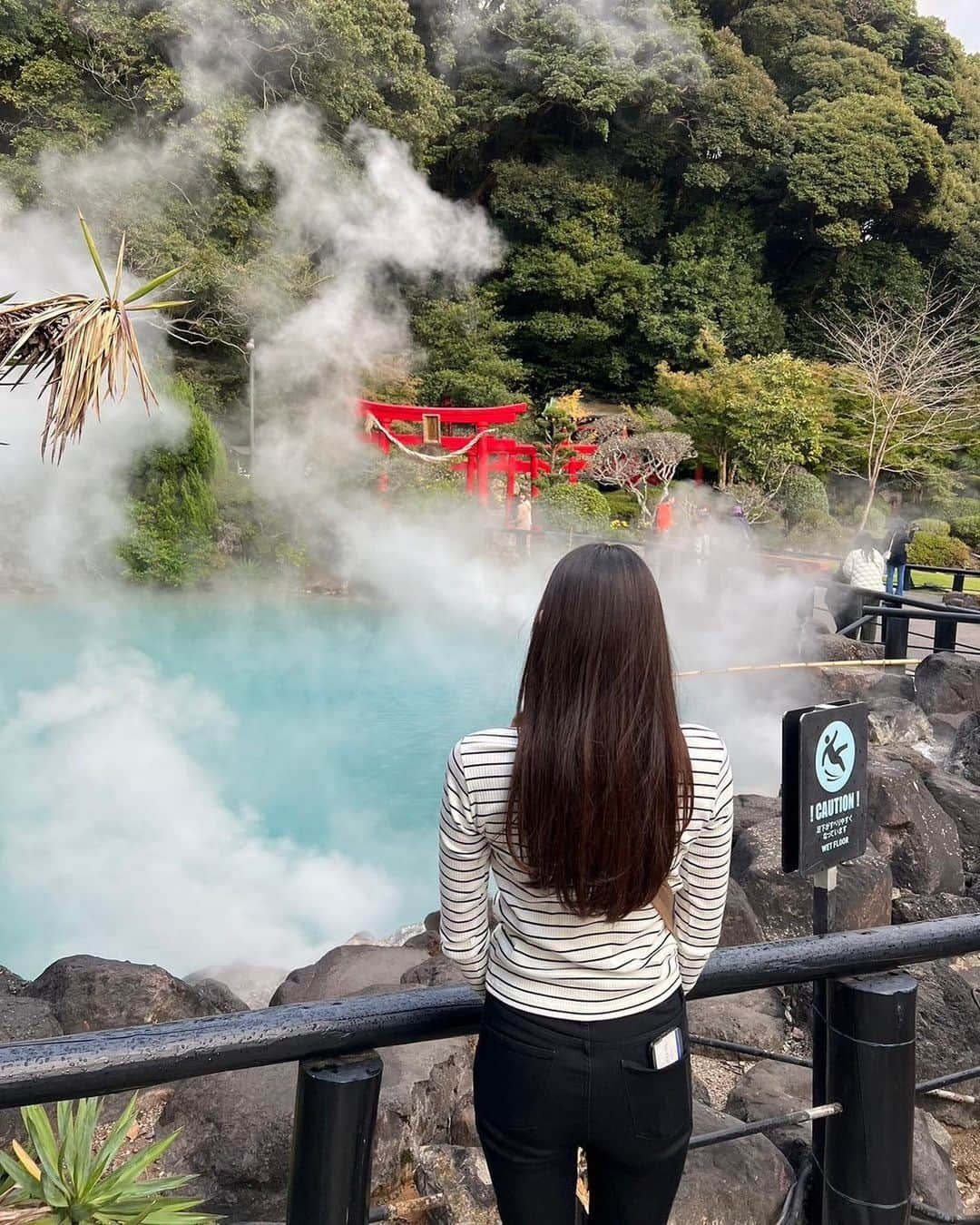 あゆみさんのインスタグラム写真 - (あゆみInstagram)「ようこそ「地獄」へ。 . 行きたかった地獄めぐり♨︎  寒かったけど思ったより早く簡単に回れて スタンプラリー全部ゲット◎  初めて行く場所、見たかった景色  #大分 #旅行 #別府温泉 #地獄めぐり」11月23日 20時33分 - ayumiiii26