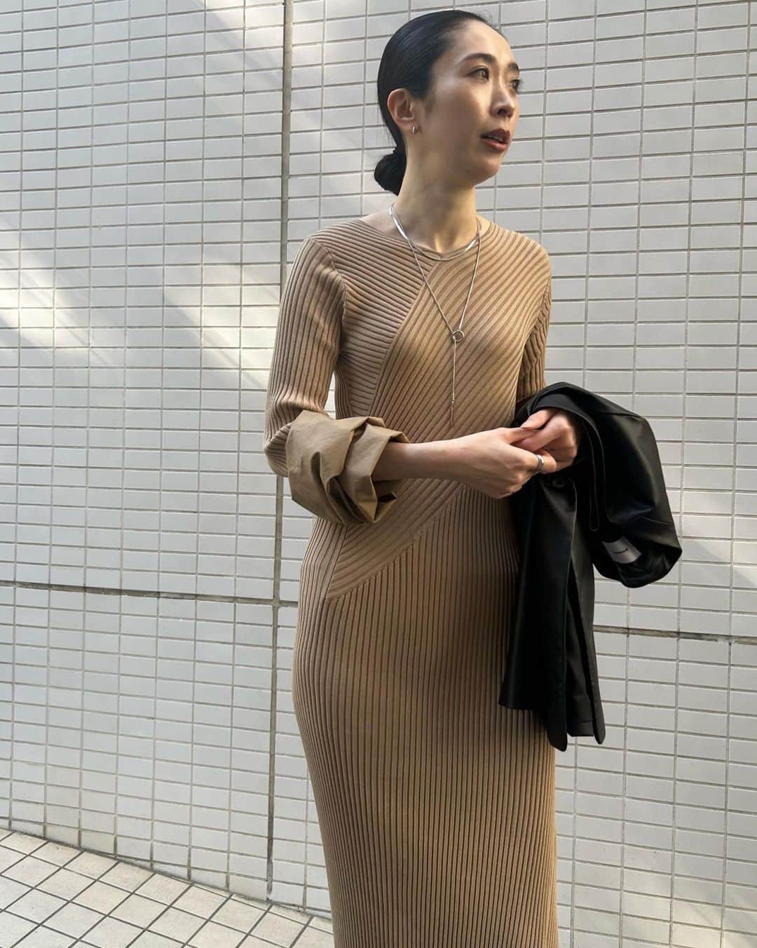 styling/のインスタグラム：「_ REAL BUY SNAP 本社STAFFのリアルバイ  今シーズン買ったアイテムは？ 私物MIXのリアルなコーディネートを公開  オンラインストアにて全8名のスナップが ご覧いただけます。  “REAL BUY”  ・SALES / HIROKO Bell sleeve 2WAY knit dress ¥35,200  ・MD / CHIEMI Relax wool Jacket coat ¥61,600 Striped sheer knit tops ¥19,800  #styling #styling_ #snap #リアルバイ #ootd #snap」