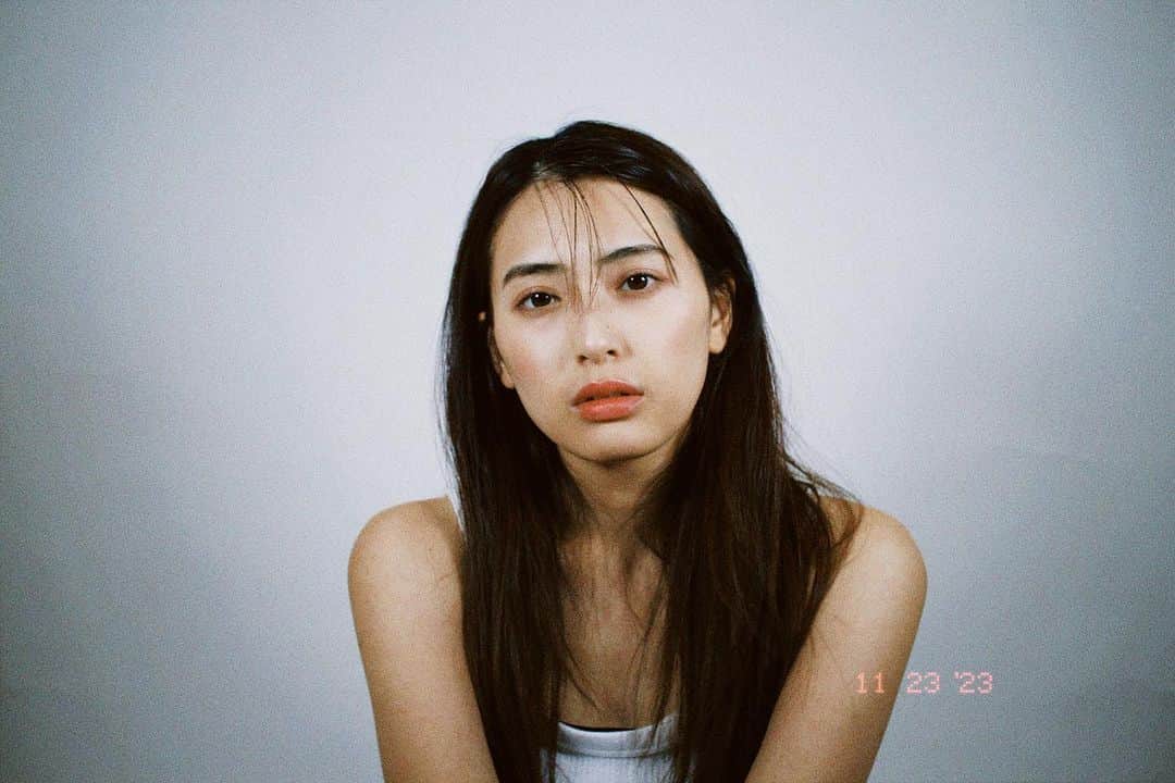 LUNAのインスタグラム：「2️⃣、3️⃣  #広告モデル #ファッションモデル  #fashionmodel #beautymodel  #testshooting #asiamodel  #japanesemodel  #portrait #portphotography  #selfportrait #selfshooting」