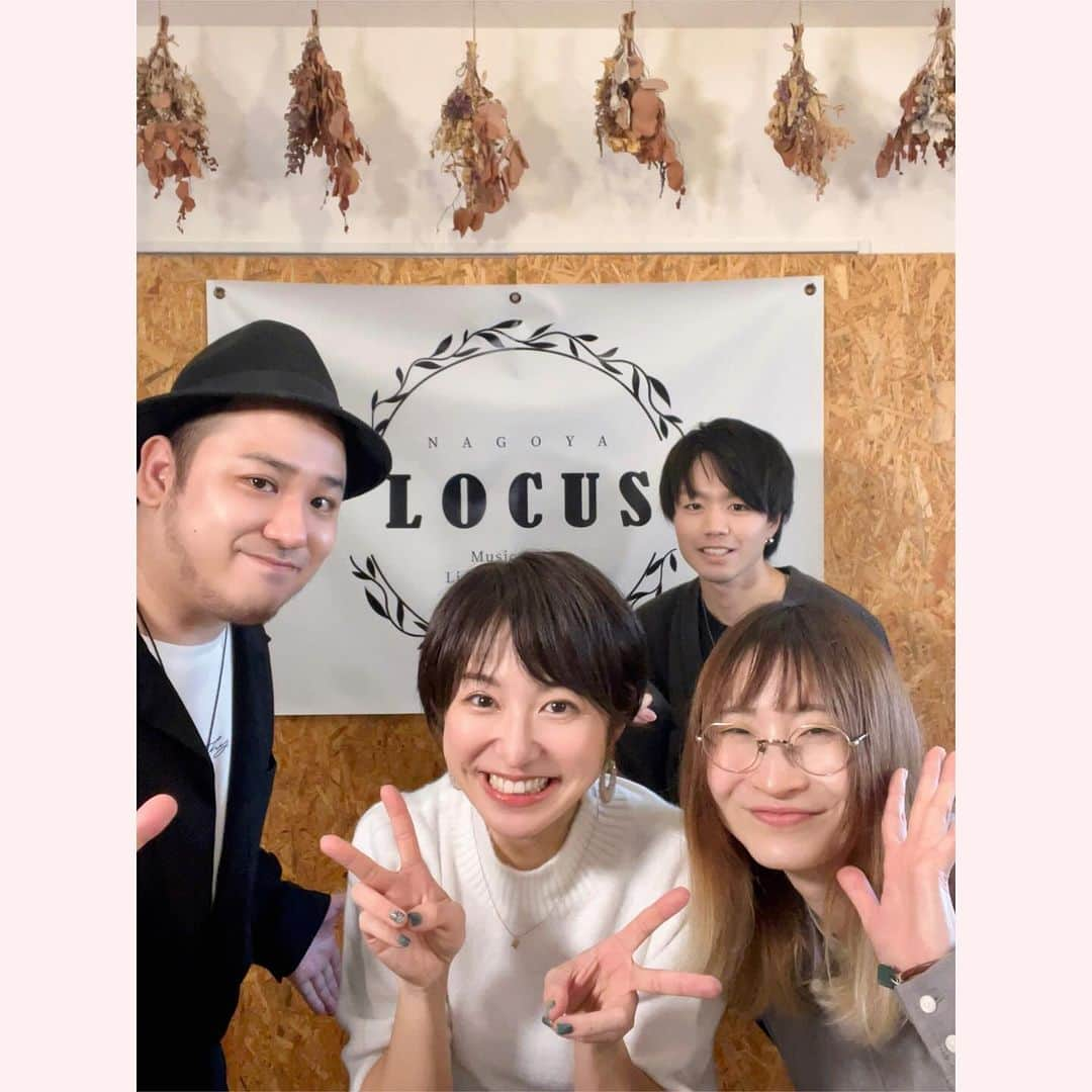 神園さやかさんのインスタグラム写真 - (神園さやかInstagram)「🎙️2023.11.23  初アコースティックワンマンツアー‼︎ 初日名古屋完売公演、ありがとうーー🙌🏻  みんなのおかげで最高のスタートを切れました！ めっちゃ楽しかったねーー🧡🧡  キーボードも弾いて最高なサポートしていただきました翔さん！！（いまだにボイパしながらピアノ弾けることは理解が追いつかないよ🤣🤣）  そしてゲストのえみちゃん！ 想い出の場所でまたまた大切な回に出演していただき、嬉しい限りです。 愛をたくさんもらったよーー♡  そしてゲストのゲスト平野将司さん！！ えみちゃん曲のアレンジもされてて、めっちゃオシャレでエモい雰囲気に仕上がってて良い感じだった（語彙力）  そして何より会場に来てくれたみんなのあったかい空気感がとても心地よかったです☺️  名古屋からスタートできて良かった！！  配信でそしてアーカイブで観てくれるあなたもありがとう！！！  ファイナルまで走り切るよー♡♡」11月23日 20時42分 - sayaka.kamizono