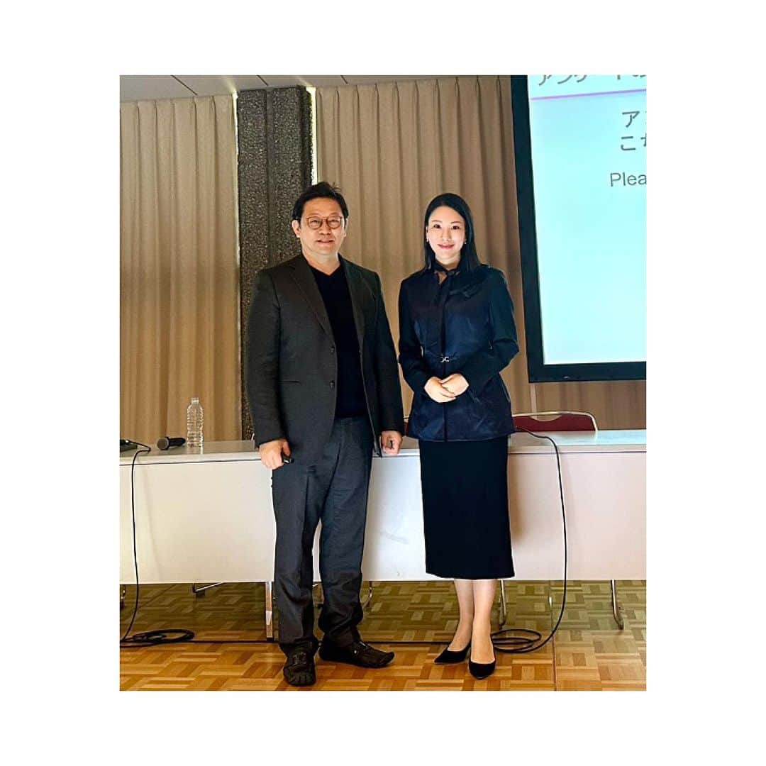 西川礼華さんのインスタグラム写真 - (西川礼華Instagram)「AMWC Japan 2023という国際学会が京都で開催されました。私は二つの講演をしました。 一つは「Facial Rejuvenation With Polynucleotide DNA Fragment」、もう一つは「Trends in Rejuvenation Injectable Therapies: Exploring Skin Quality-Centric Approaches and Combination Treatments」でした。それぞれ私自身の臨床経験を元に、SBCグループにおけるマスデータから安全性や効果の客観的評価、さらに顧客満足度を高めるための工夫について講演しました。各国からのエキスパートの先生と共に登壇する素晴らしい貴重な機会を頂戴し、AMWC事務局の皆様に感謝申し上げます。また、国際学会での発表を奨励くださった宮田成章先生にも心から感謝しております。学会当日は、SBCグループからも約20名の医師が参加しました。皆で一緒に勉強できて嬉しかったです😁  AMWC Japan 2023 took place in Kyoto, where I had the honor of delivering two presentations. One focused on 'Facial Rejuvenation With Polynucleotide DNA Fragment' while the other delved into 'Trends in Rejuvenation Injectable Therapies: Exploring Skin Quality-Centric Approaches and Combination Treatments.'  Grateful to my SBC Group colleagues and appreciative of the support from the AMWC Secretariat. It was a pleasure to have over 20 physicians from SBC Group join me at the conference, where we learned together and had a great time. Furthermore, I would like to express my heartfelt gratitude to Dr Naruaki Miyata for encouraging my presentations at the international conference.  @amwc_japan  #AMWCJapan2023 #美容皮膚科 #美容内科 #国際学会 #京都 #AMWCJapan2023 #AestheticMedicine #Conference #Kyoto」11月23日 20時37分 - ayakanishikawa