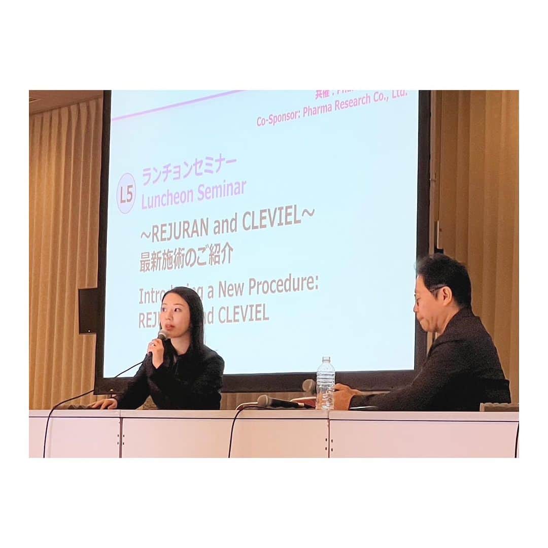 西川礼華さんのインスタグラム写真 - (西川礼華Instagram)「AMWC Japan 2023という国際学会が京都で開催されました。私は二つの講演をしました。 一つは「Facial Rejuvenation With Polynucleotide DNA Fragment」、もう一つは「Trends in Rejuvenation Injectable Therapies: Exploring Skin Quality-Centric Approaches and Combination Treatments」でした。それぞれ私自身の臨床経験を元に、SBCグループにおけるマスデータから安全性や効果の客観的評価、さらに顧客満足度を高めるための工夫について講演しました。各国からのエキスパートの先生と共に登壇する素晴らしい貴重な機会を頂戴し、AMWC事務局の皆様に感謝申し上げます。また、国際学会での発表を奨励くださった宮田成章先生にも心から感謝しております。学会当日は、SBCグループからも約20名の医師が参加しました。皆で一緒に勉強できて嬉しかったです😁  AMWC Japan 2023 took place in Kyoto, where I had the honor of delivering two presentations. One focused on 'Facial Rejuvenation With Polynucleotide DNA Fragment' while the other delved into 'Trends in Rejuvenation Injectable Therapies: Exploring Skin Quality-Centric Approaches and Combination Treatments.'  Grateful to my SBC Group colleagues and appreciative of the support from the AMWC Secretariat. It was a pleasure to have over 20 physicians from SBC Group join me at the conference, where we learned together and had a great time. Furthermore, I would like to express my heartfelt gratitude to Dr Naruaki Miyata for encouraging my presentations at the international conference.  @amwc_japan  #AMWCJapan2023 #美容皮膚科 #美容内科 #国際学会 #京都 #AMWCJapan2023 #AestheticMedicine #Conference #Kyoto」11月23日 20時37分 - ayakanishikawa