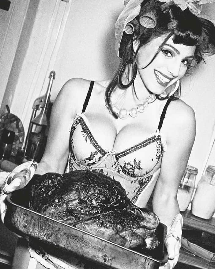 ケリー・ブルックさんのインスタグラム写真 - (ケリー・ブルックInstagram)「Happy Thanksgiving my American Friends 🇺🇸🦃 📸 @ellenvonunwerth」11月23日 20時40分 - iamkb