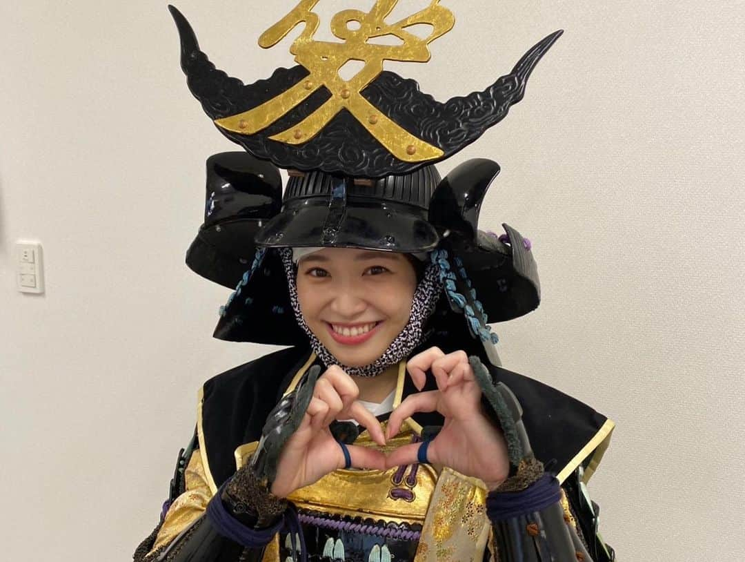 山﨑加奈さんのインスタグラム写真 - (山﨑加奈Instagram)「・ WASABI公開生放送ありがとうございました💚 たくさんの人にお会いできて、お仕事だけど心の底から楽しんでいました☺️  今回の会場で配られた武将カード⚔️ 撮影オフショット載せます😉 じわじわくるみんなの甲冑姿、ご査収ください🫶笑 ・ #sbsラジオ #鉄崎幹人のwasabi #wasabi #ラジオ #公開放送 #はままつフルーツパーク時之栖 #アナウンサー #山﨑加奈」11月23日 20時51分 - kana_yamazaki_sbs