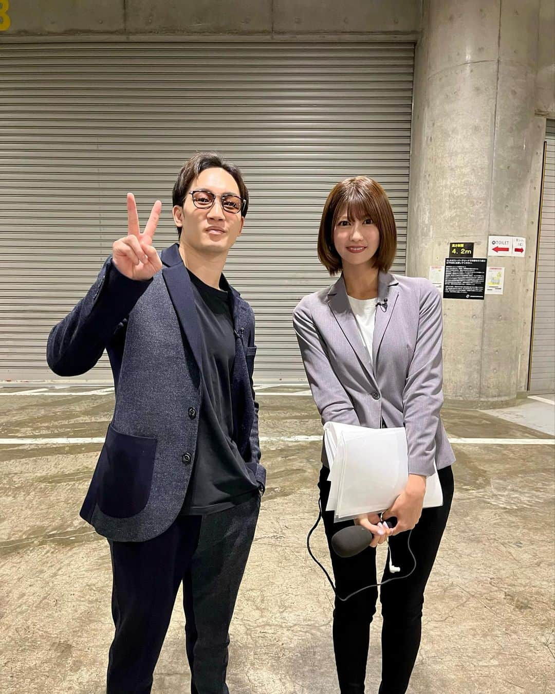 瀧山あかねさんのインスタグラム写真 - (瀧山あかねInstagram)「#BreakingDown10  #朝倉未来 緊急参戦！ 裏側大放出スペシャル！  朝倉CEOと会場を練り歩き 沢山のブレイキングダウン出場選手にお話をお伺いしました。　  試合前、試合後にも関わらず 皆さん優しく対応してくださって有難うございました🙇 (途中、写真集を配り歩いて申し訳ございません！笑)   胸熱なシーンがたくさんありました..!! 全試合、本当に心が躍る最高の試合ばかりでした。 選手の皆さん、関係者の方々お疲れ様でした。」11月23日 20時48分 - takiyama_akane