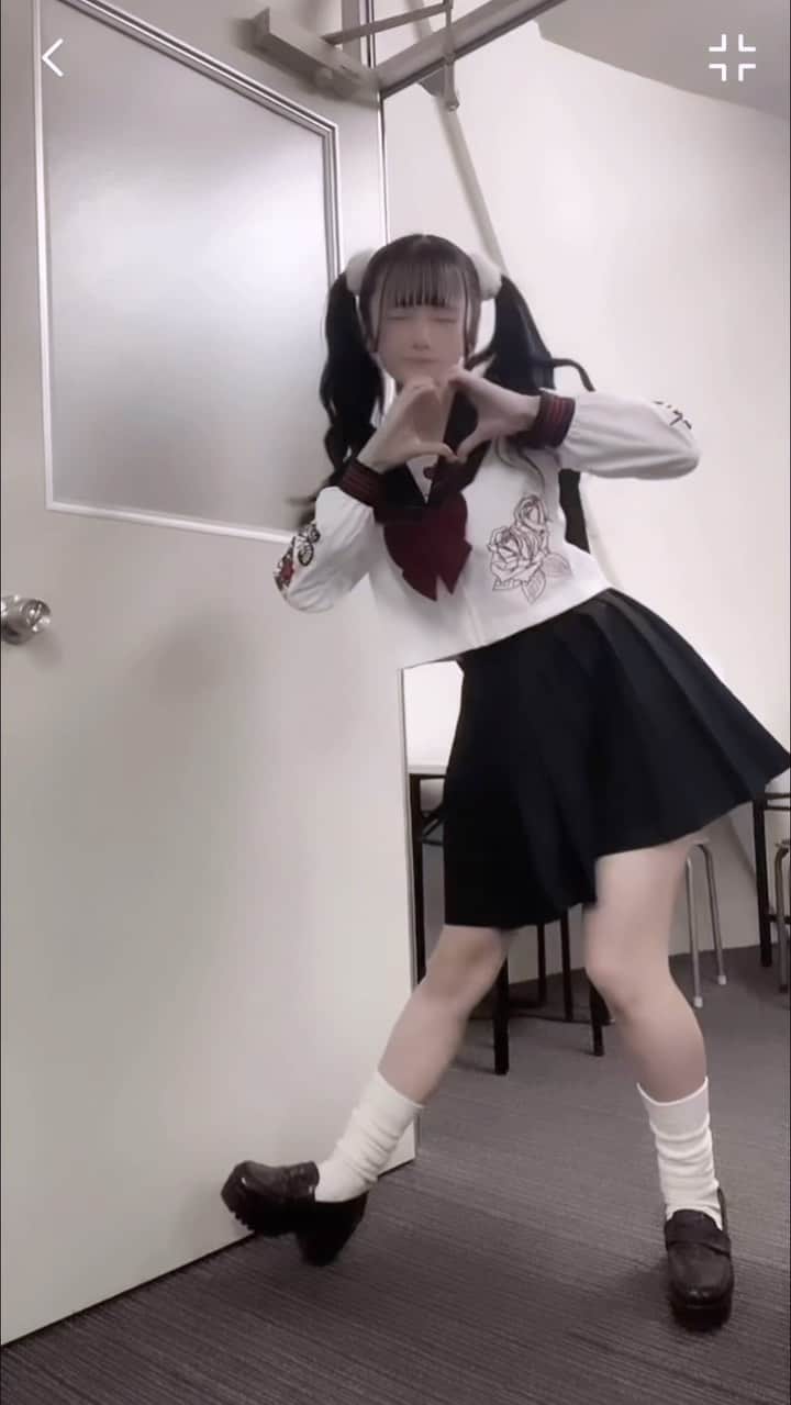 篠崎麗のインスタグラム：「. . .  制服ってまじでいいよね︎^_^  . . .  #selca #黒髪 #黒髪ロング #黒髪女子 #japanesegirl #アイドル #地下アイドル #アイドル衣装 #自撮り #自撮り界隈 #自撮り女子 #ツインテール  #ツイン  #量産型  #量産型ヲタク  #量産型コーデ  #量産型女子」