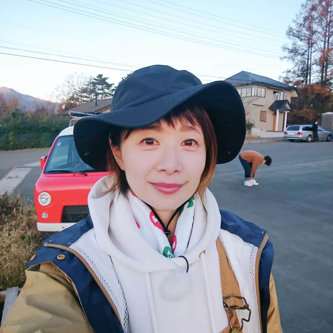 富永美樹さんのインスタグラム写真 - (富永美樹Instagram)「今日は#ロケ #朝焼け と共に 河口湖を出発して#北杜市 に向かい #南アルプス に夕陽が沈む頃に#無事終了  #私 #やっぱり #自然の中 だと#いい顔してる  #自分で言うな 笑  #空 #青かった  #山梨ロケ #テンション高め  多分明日#筋肉痛  だけどめちゃくちゃ#楽しかった❤️」11月23日 20時49分 - miki.tominaga.official
