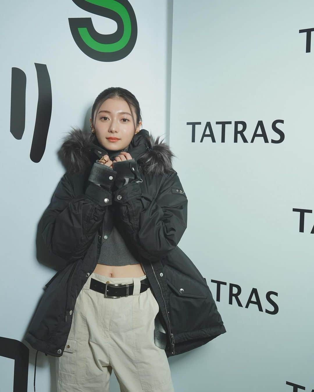 齊藤英里さんのインスタグラム写真 - (齊藤英里Instagram)「”TATRAS SUBWAY“  キースへリングとのコラボレーションをした POP UPにお邪魔しました。 ラブをモチーフにしたポップなデザインが ポジティブな気持ちにしてくれます😚🫰🏻 地下鉄をモチーフにした内装や アート空間にとっても心が躍りました🌈✨  @tatras_official   #tatraskeith #tatrascollab #PR」11月23日 21時00分 - erisaito.official