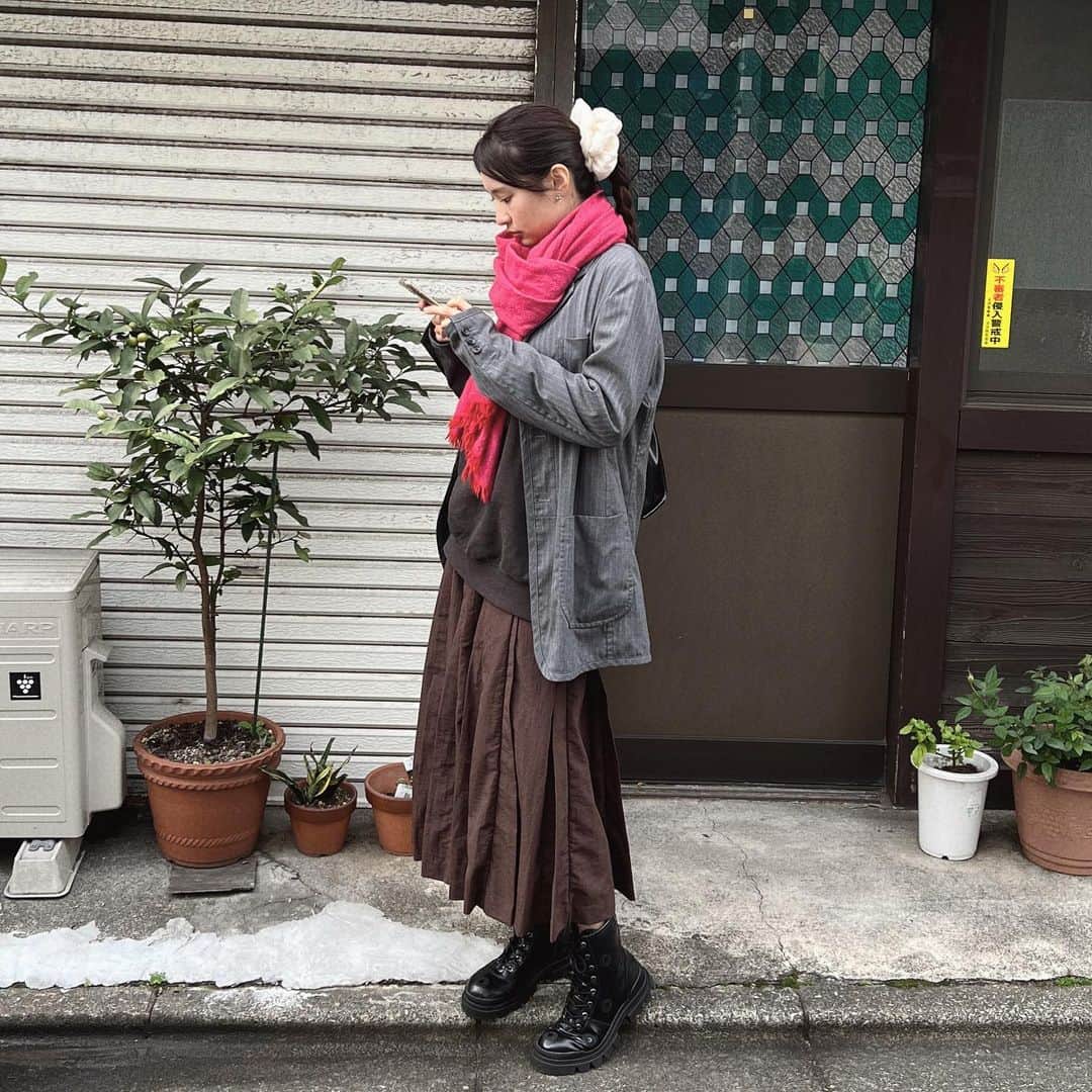名和風歌のインスタグラム：「1日お休みの日、遠出じゃなくて東京のなかであんまりお散歩したことない駅を満喫しよう〜　と思って、豪徳寺へ🐈 撮影で何回か行ったことあるだけだったから、お寺も初めてだったし、雑貨屋さんや古着屋さんもあって楽しい街だった○」
