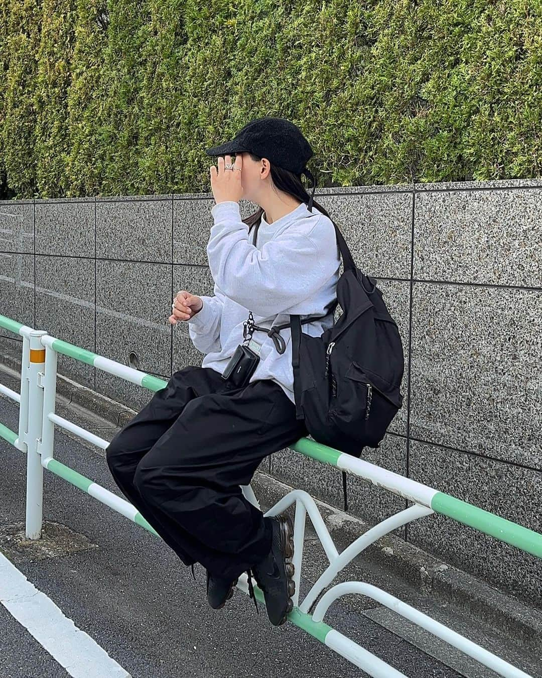 さいとうなるのインスタグラム：「🚲⛰️  tops... @llbeanjapan  pants... @somom_and_co  cap... @universal__products  bap... @champion_japan  shoes... @nike  . . . . #ootd#日々#シンプル#シンプルコーデ#メンズライク #秋コーデ#冬コーデ#サムオム#somomandco#サムオムアンドコー#シティーポップ#シティボーイ #シティポップ#ストリートシック#ストリートコーデ #ストリート#llbean #cityboy#citystyle#トラッドコーデ#fudge#ファッジ#cluel#クルーエル#スウェットコーデ #スウェット#llbean#サーカスパンツ」