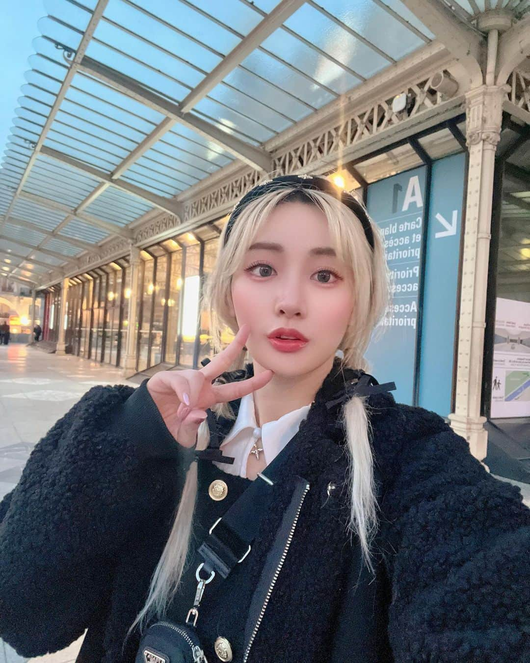 伊藤愛梨さんのインスタグラム写真 - (伊藤愛梨Instagram)「I went to the Musée d'Orsay ✨ I might want to relax and visit museums in France by myself... ⁡ ⁡ ⁡ ⁡ ⁡ ⁡ ⁡ ⁡ #snidel #epine #darich #冬服#冬コーデ　 #코스플레이어　#코스프레　#그라비아아이돌 　#그라비아　 #japanesefashion 　#ホワイトブロンド　  #マルタ　#Malta #マルタ留学　#イタリア　#フランス　#パリ　#パリ観光　#オルセー美術館 #orsaymuseum #orsay」11月23日 20時53分 - ilovely1007_