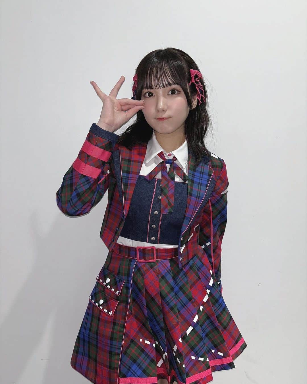 田口愛佳のインスタグラム：「「アイドルなんかじゃなかったら」  の選抜衣装初めて着させて頂きました！🩷🎀  色合いとか可愛すぎた！  #オサレカンパニー」